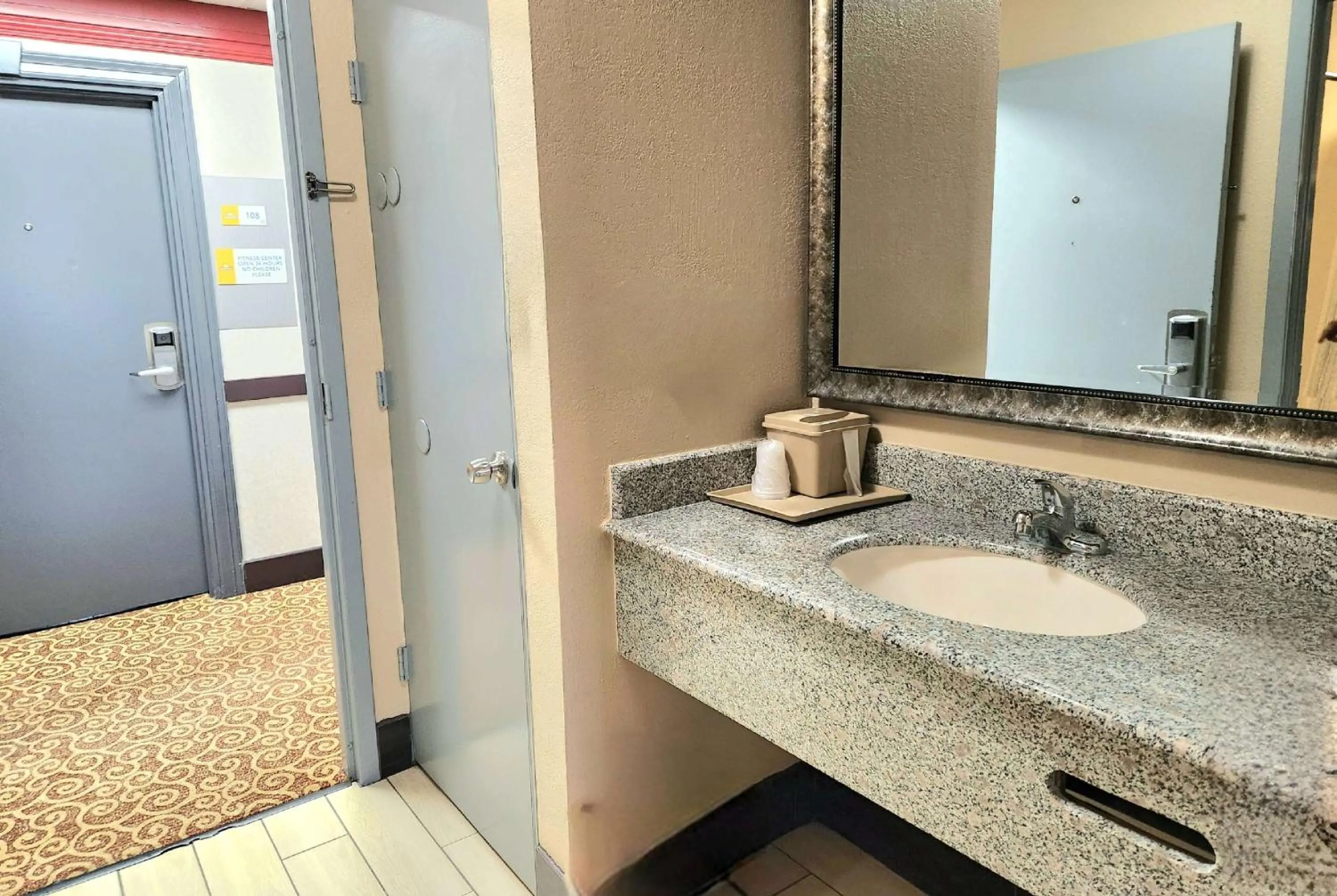 Bathroom in Days Inn by Wyndham Rosenberg