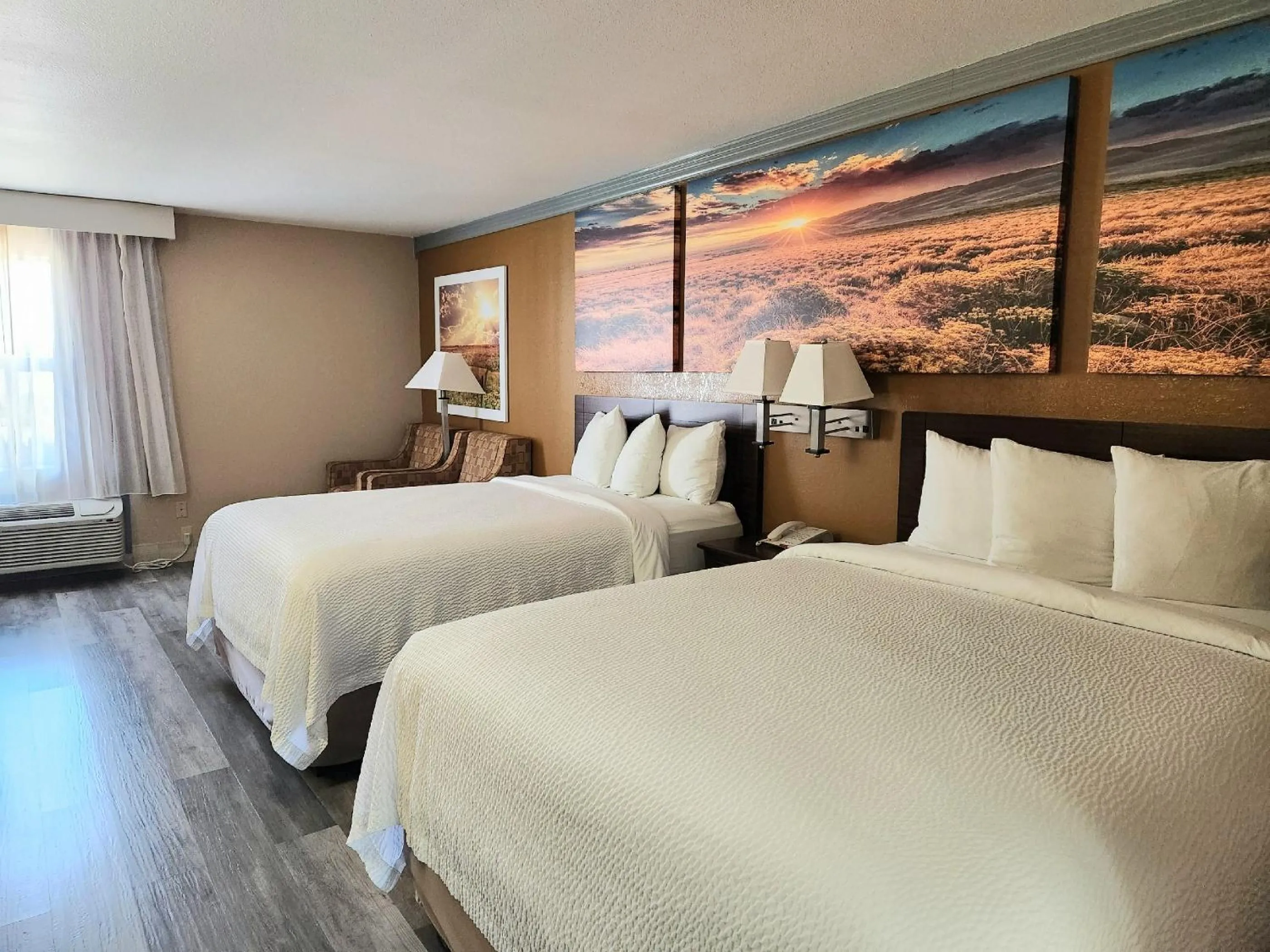 Bedroom, Bed in Days Inn by Wyndham Rosenberg