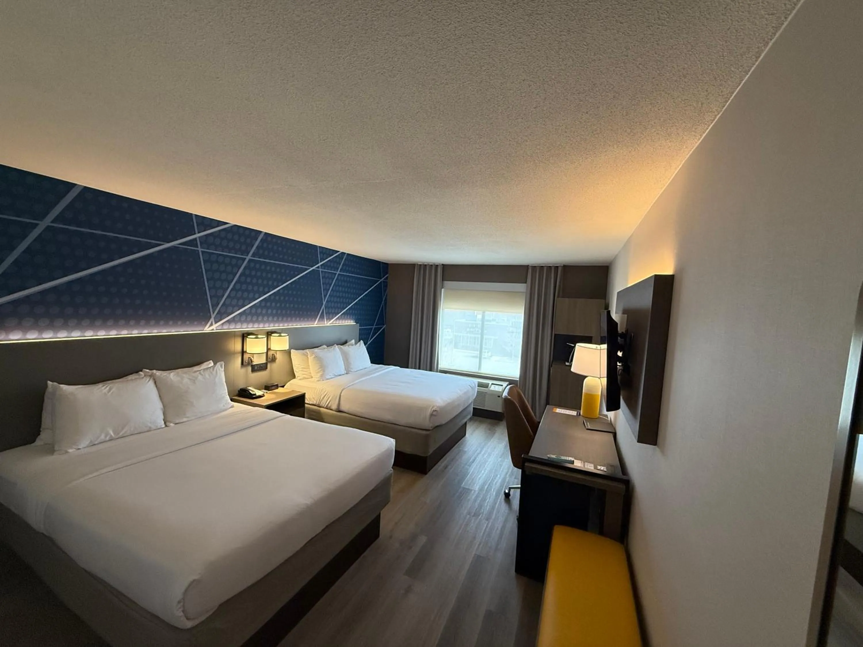 TV and multimedia, Bed in Comfort Inn & Suites Danbury-Bethel