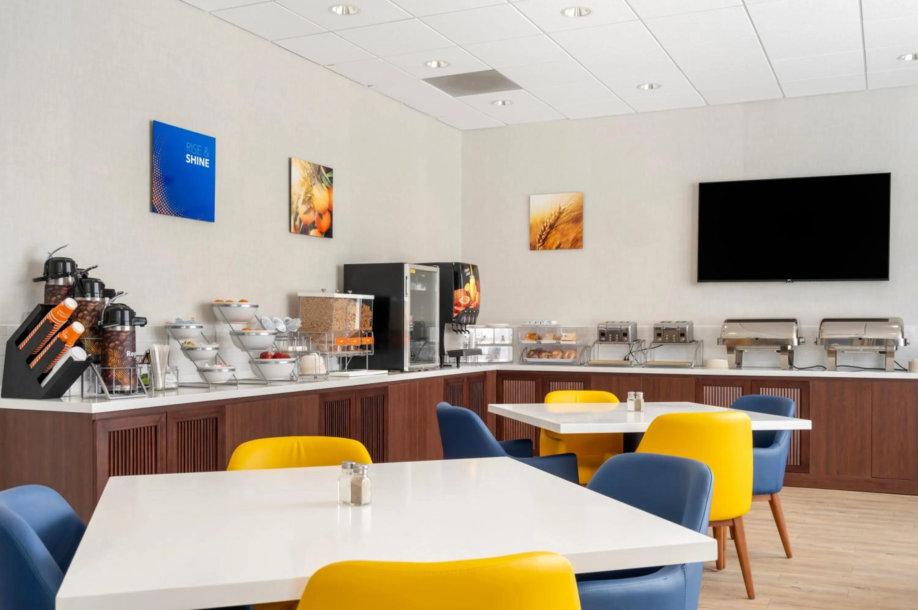 Restaurant/places to eat in Comfort Inn & Suites Danbury-Bethel