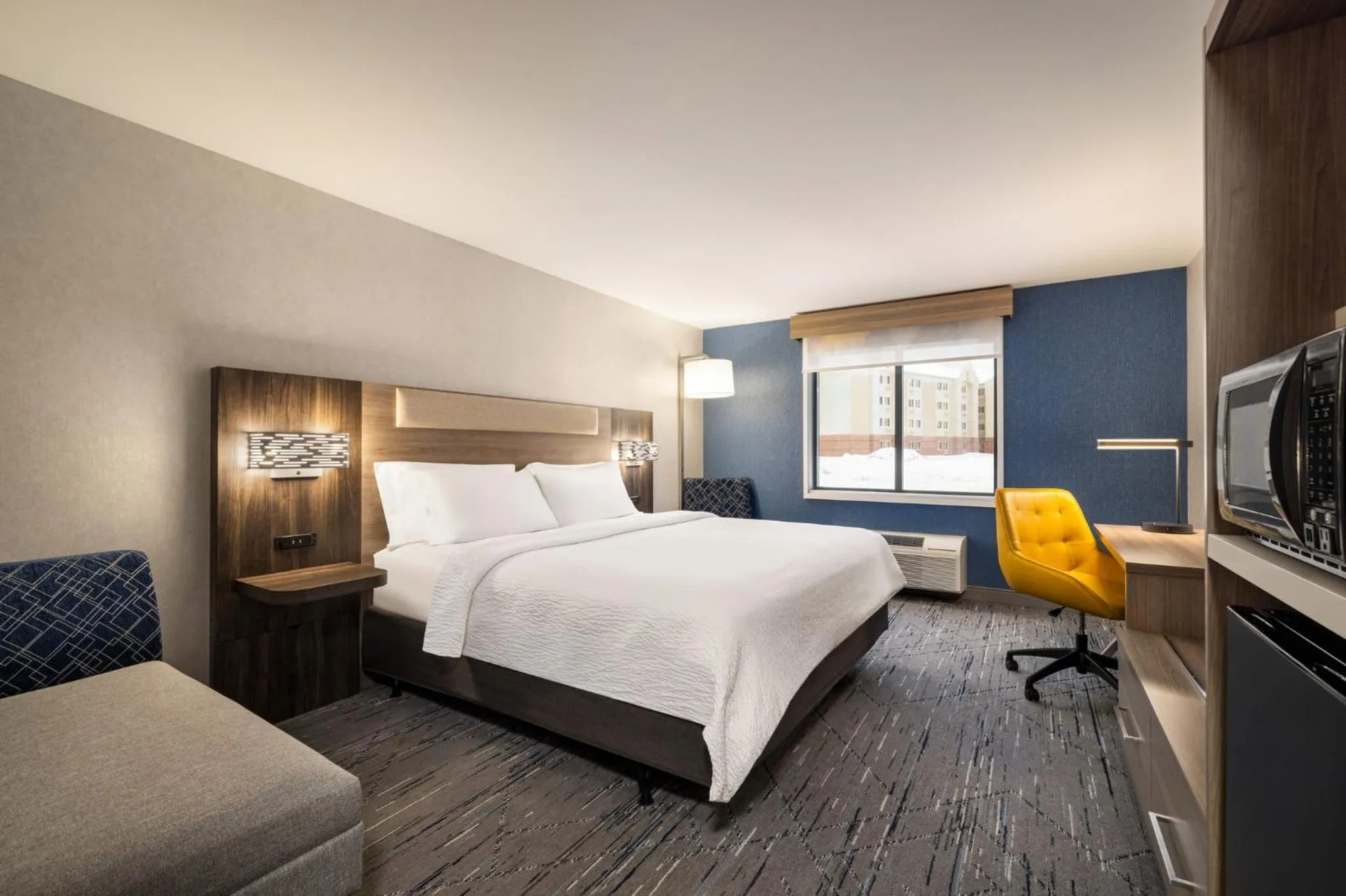 Photo of the whole room, Bed in Holiday Inn Express Syracuse Airport by IHG
