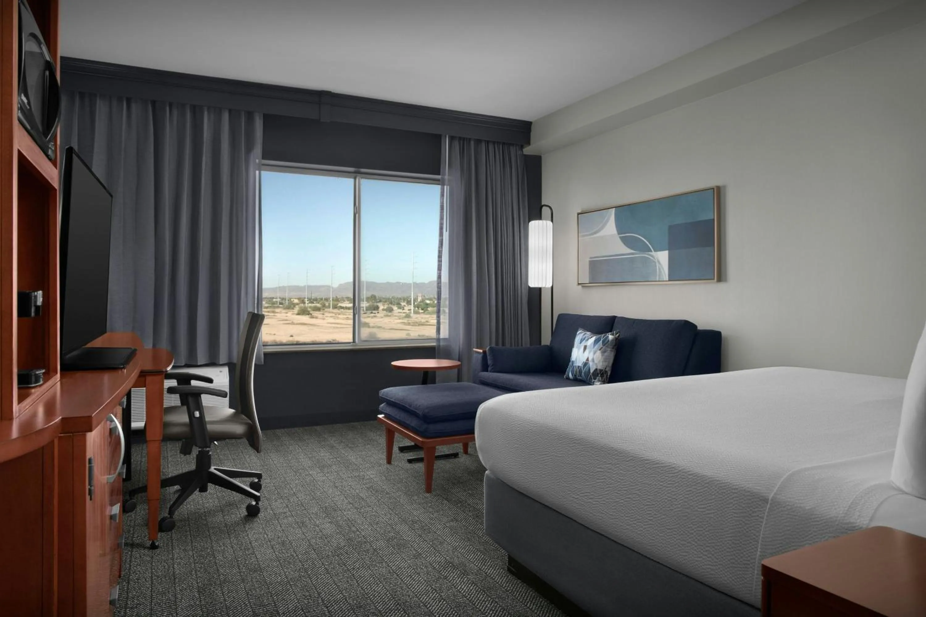 Photo of the whole room, Bed in Courtyard Phoenix Chandler/Fashion Center