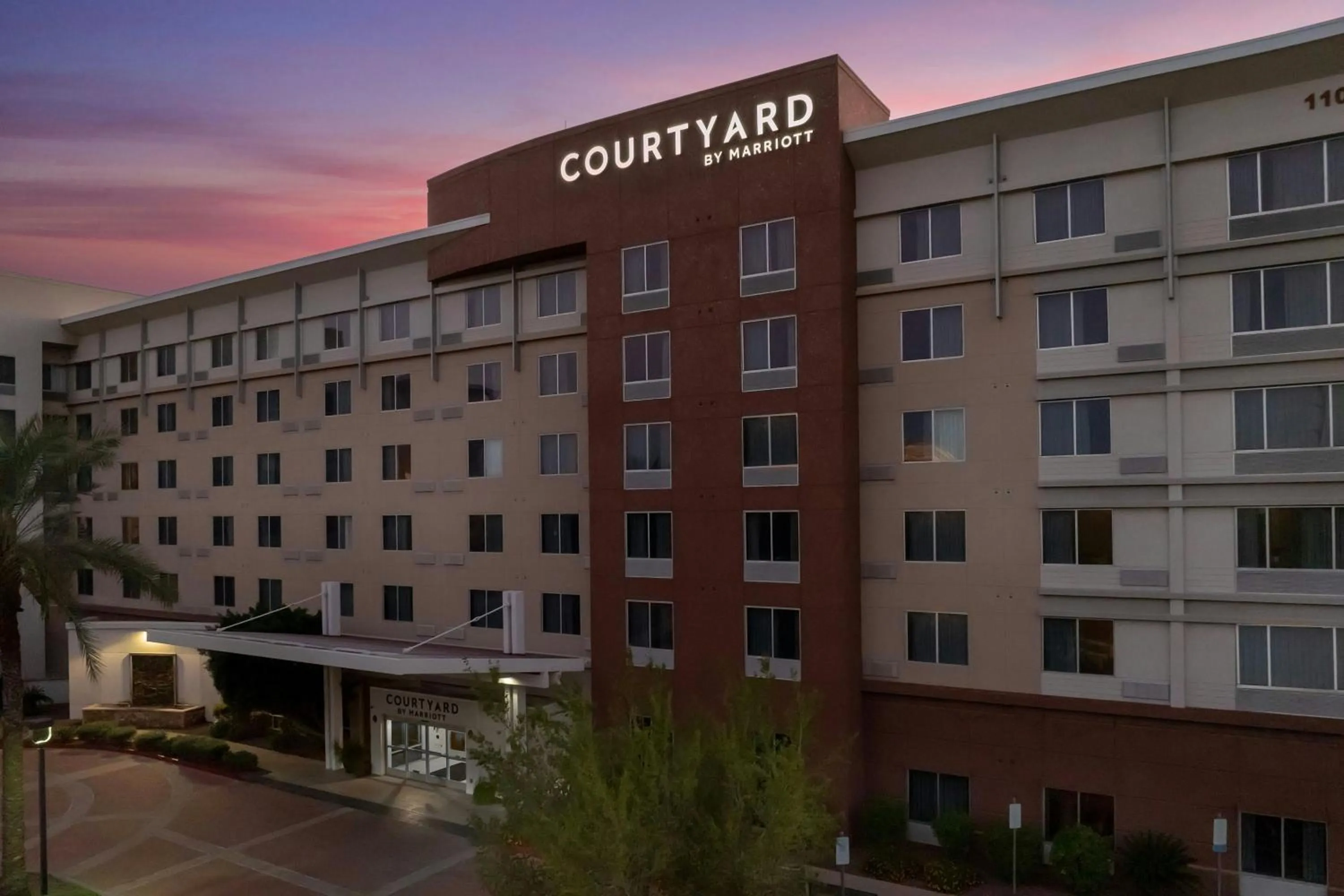 Property building in Courtyard Phoenix Chandler/Fashion Center