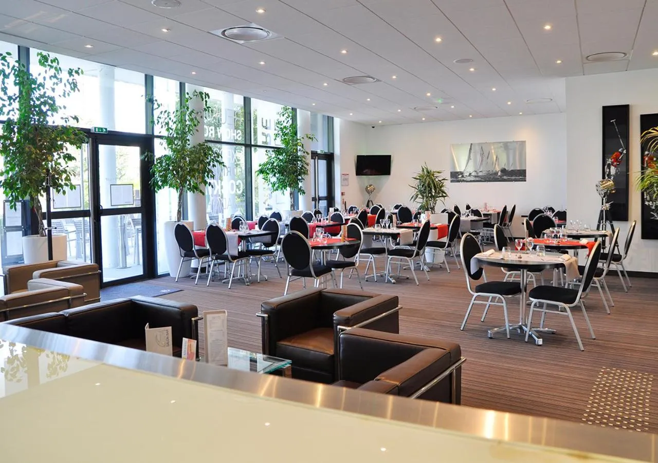 Restaurant/places to eat in Golden Tulip Pornic Suites- Appart Hotel