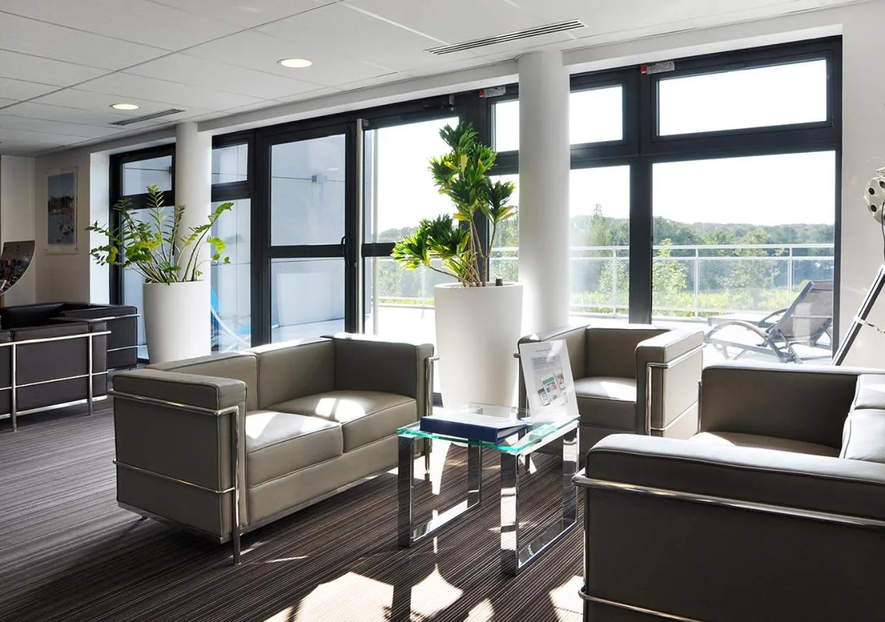 Lobby or reception in Golden Tulip Pornic Suites- Appart Hotel