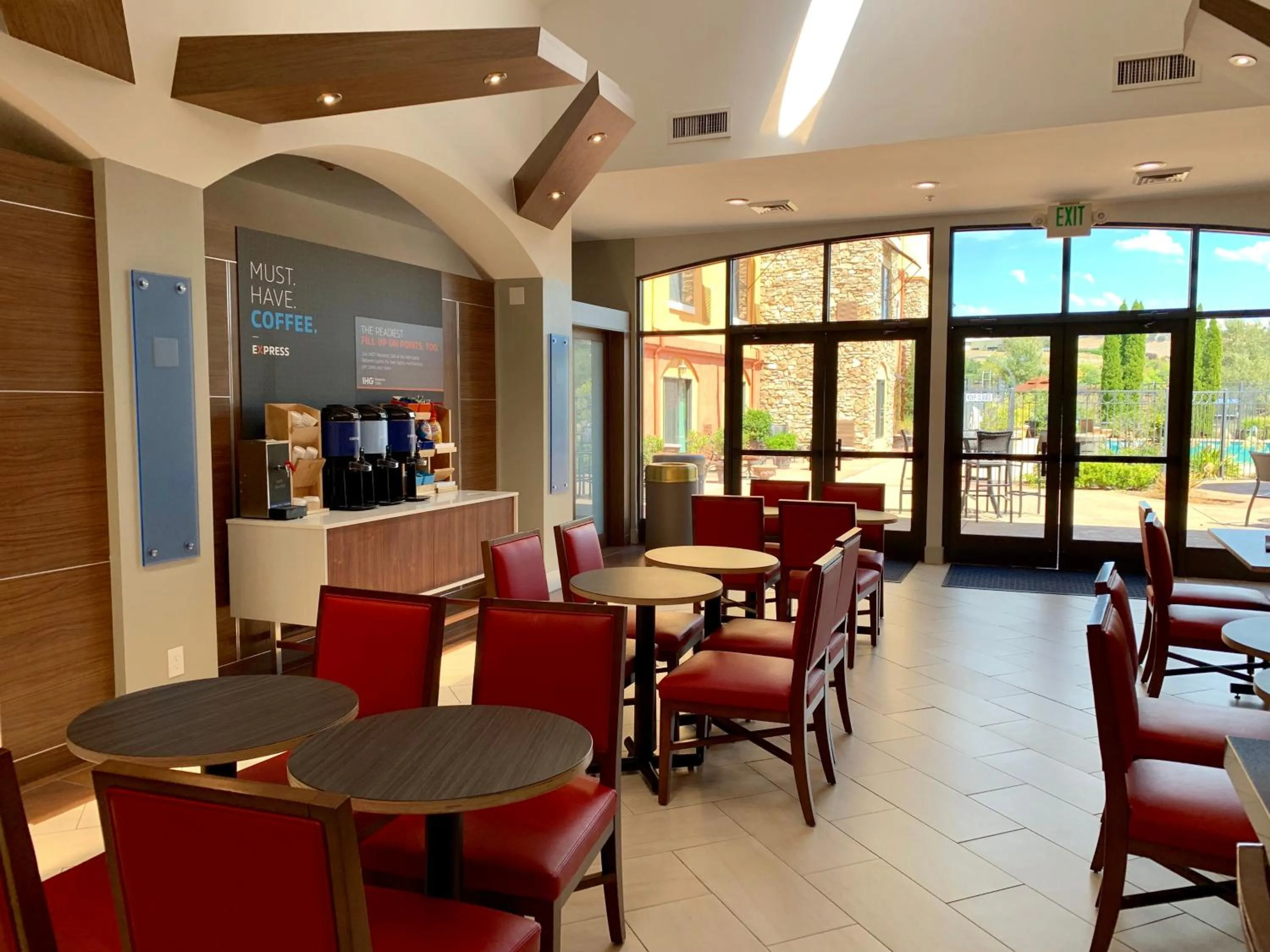 Breakfast in Holiday Inn Express Hotel & Suites El Dorado Hills by IHG