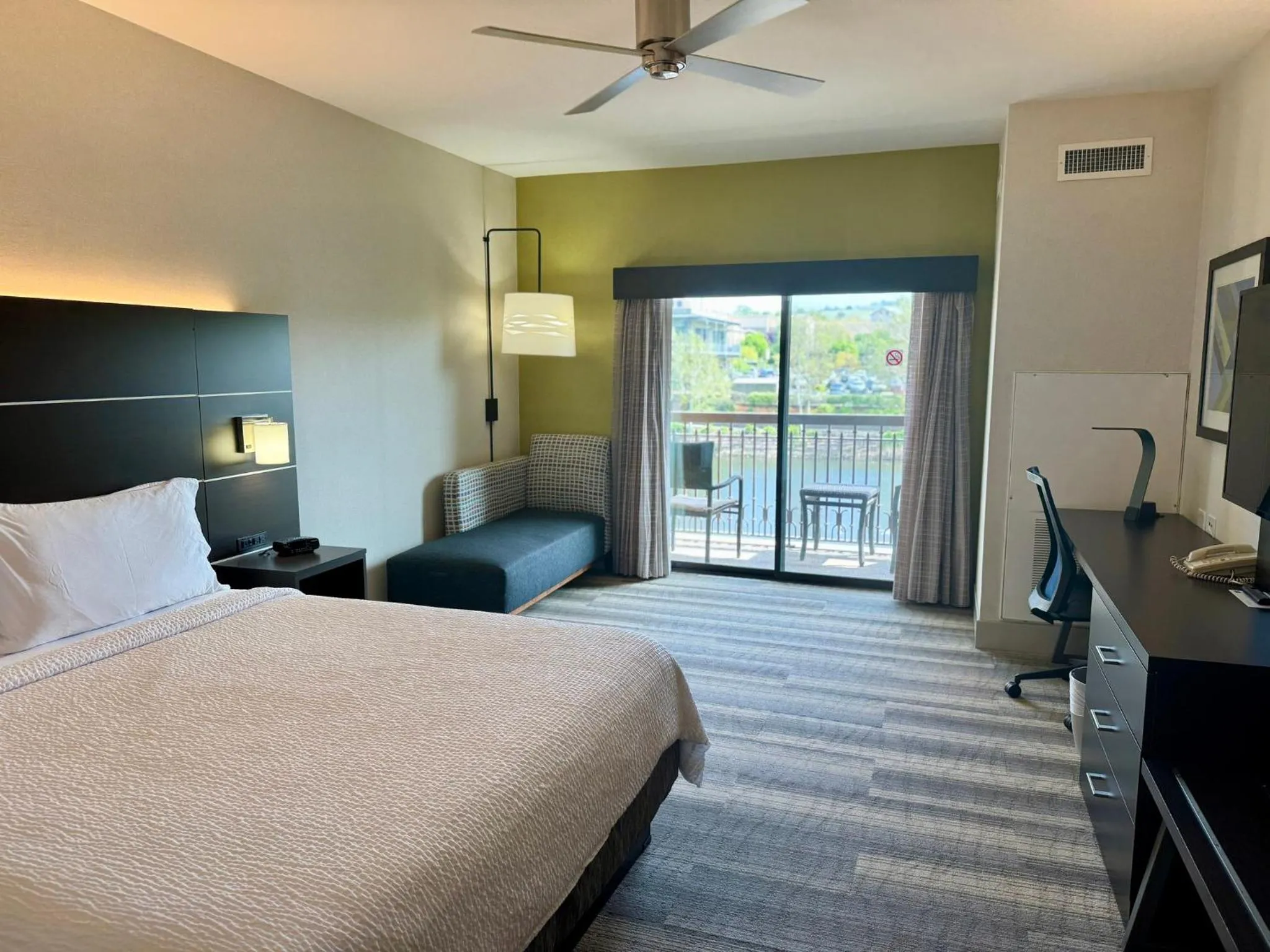 Photo of the whole room, Bed in Holiday Inn Express Hotel & Suites El Dorado Hills by IHG