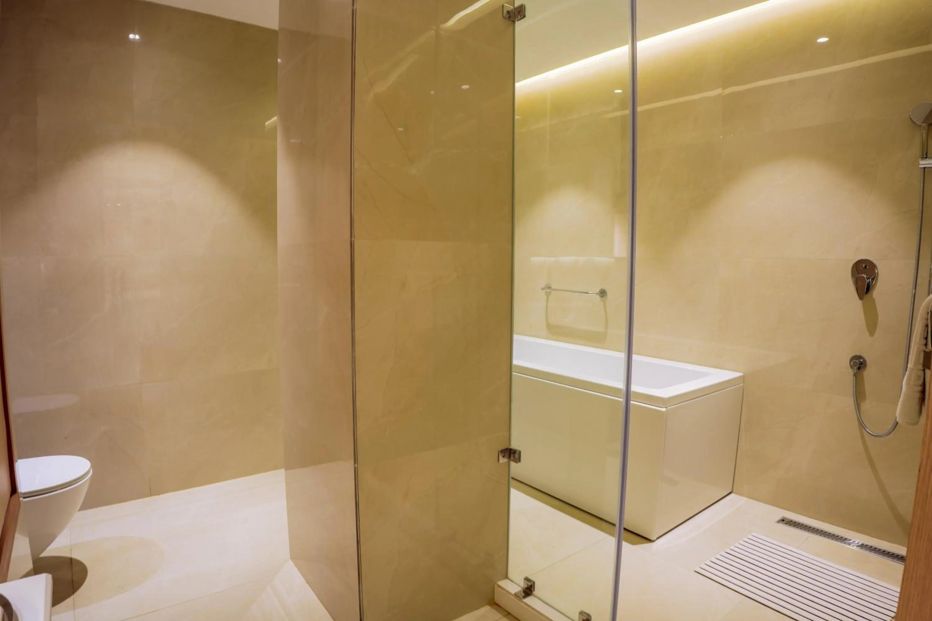 Shower in Best Western AH1 Amritsar