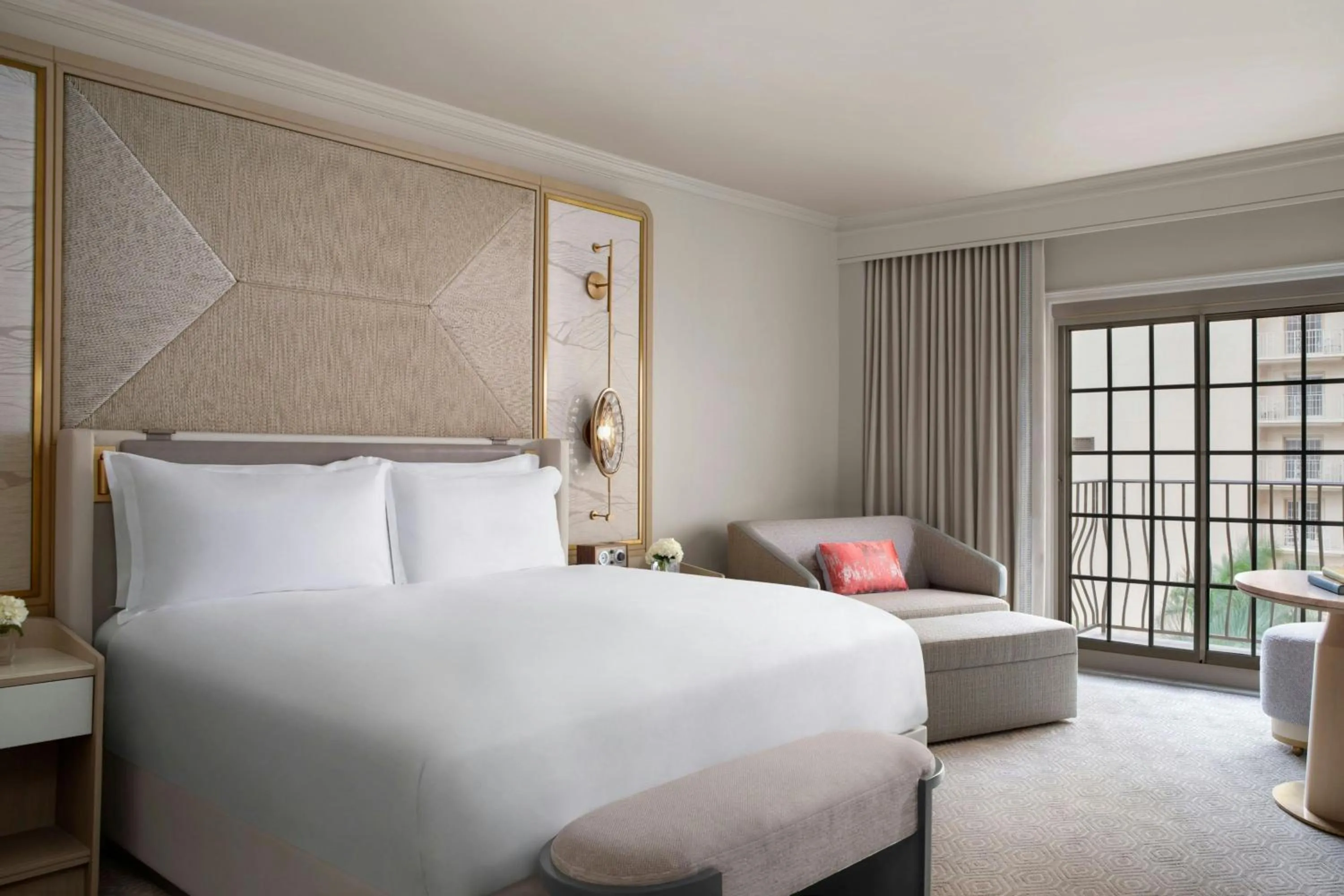 Photo of the whole room, Bed in The Ritz-Carlton Naples