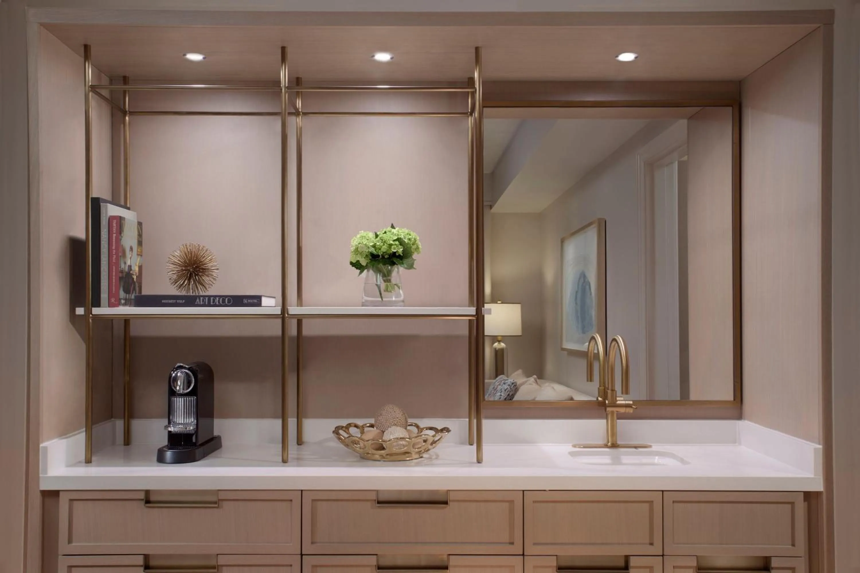 Lounge or bar in The Ritz-Carlton Naples