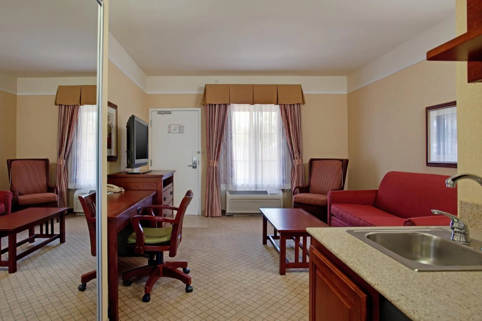 Photo of the whole room in Holiday Inn Express Hotel & Suites San Dimas by IHG