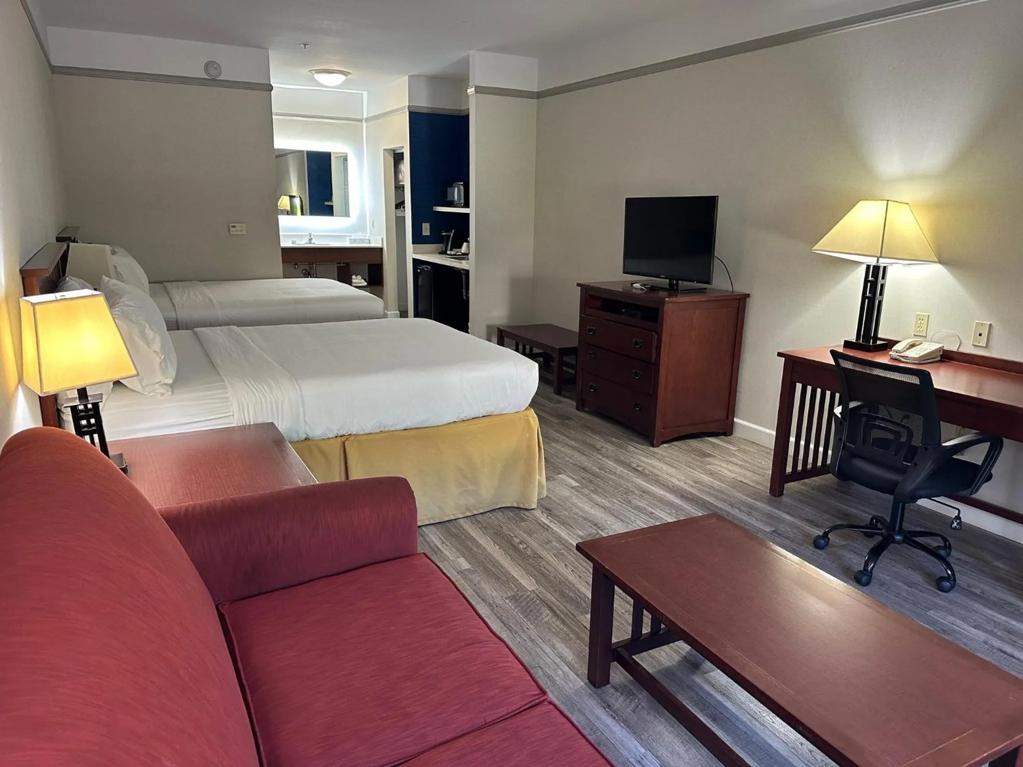 Photo of the whole room, Bed in Holiday Inn Express Hotel & Suites San Dimas by IHG
