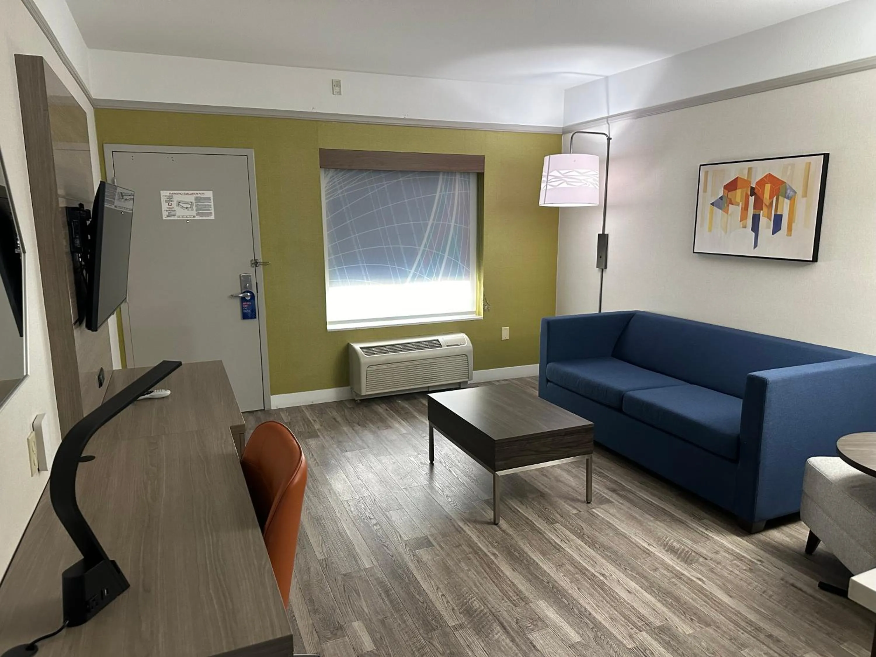 Living room in Holiday Inn Express Hotel & Suites San Dimas by IHG