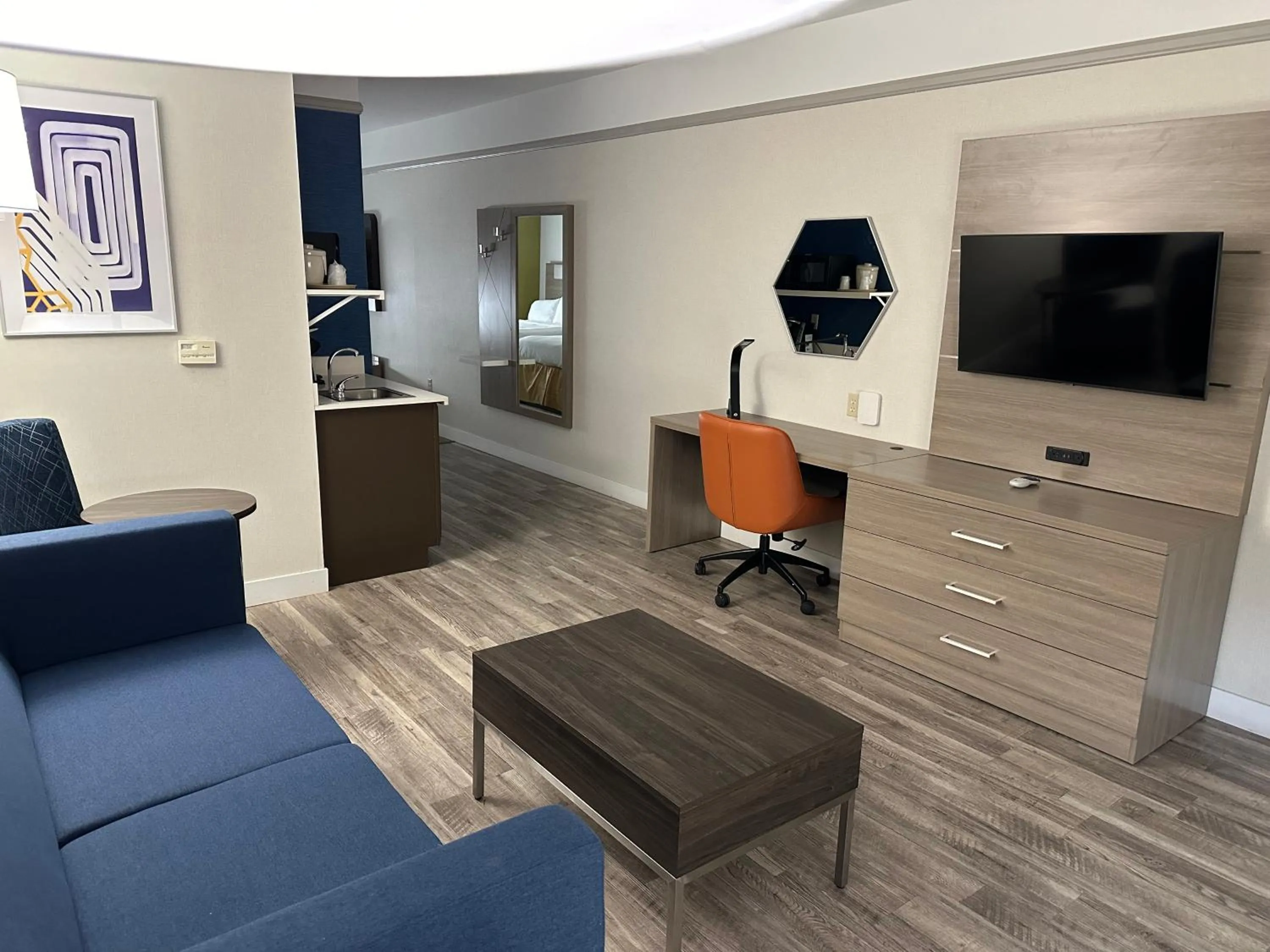 Bedroom in Holiday Inn Express Hotel & Suites San Dimas by IHG