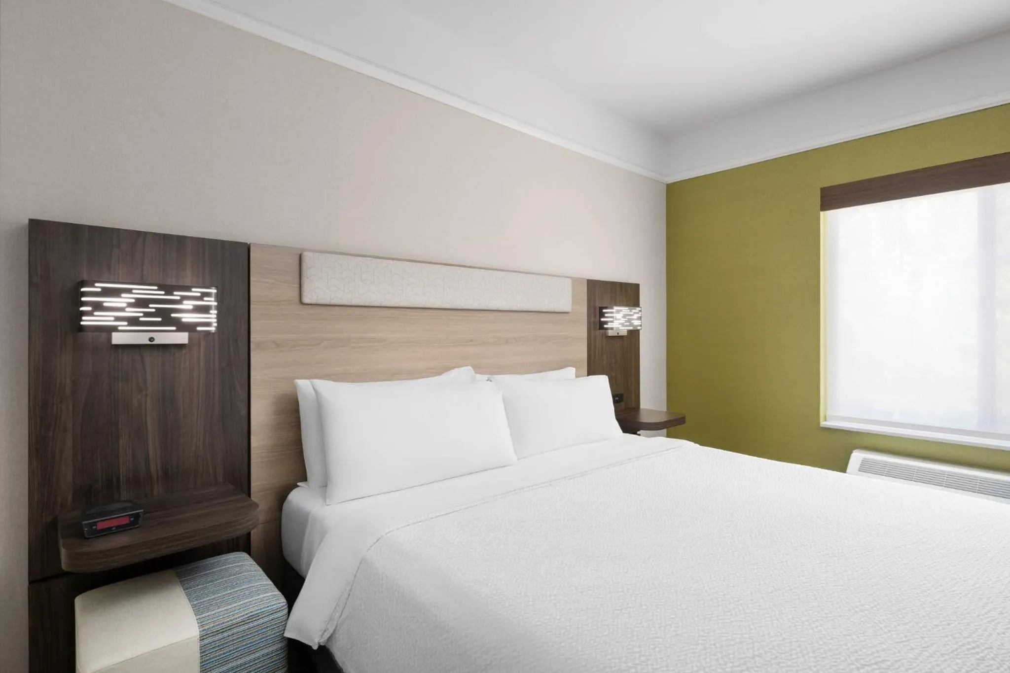 Photo of the whole room, Bed in Holiday Inn Express Hotel & Suites San Dimas by IHG
