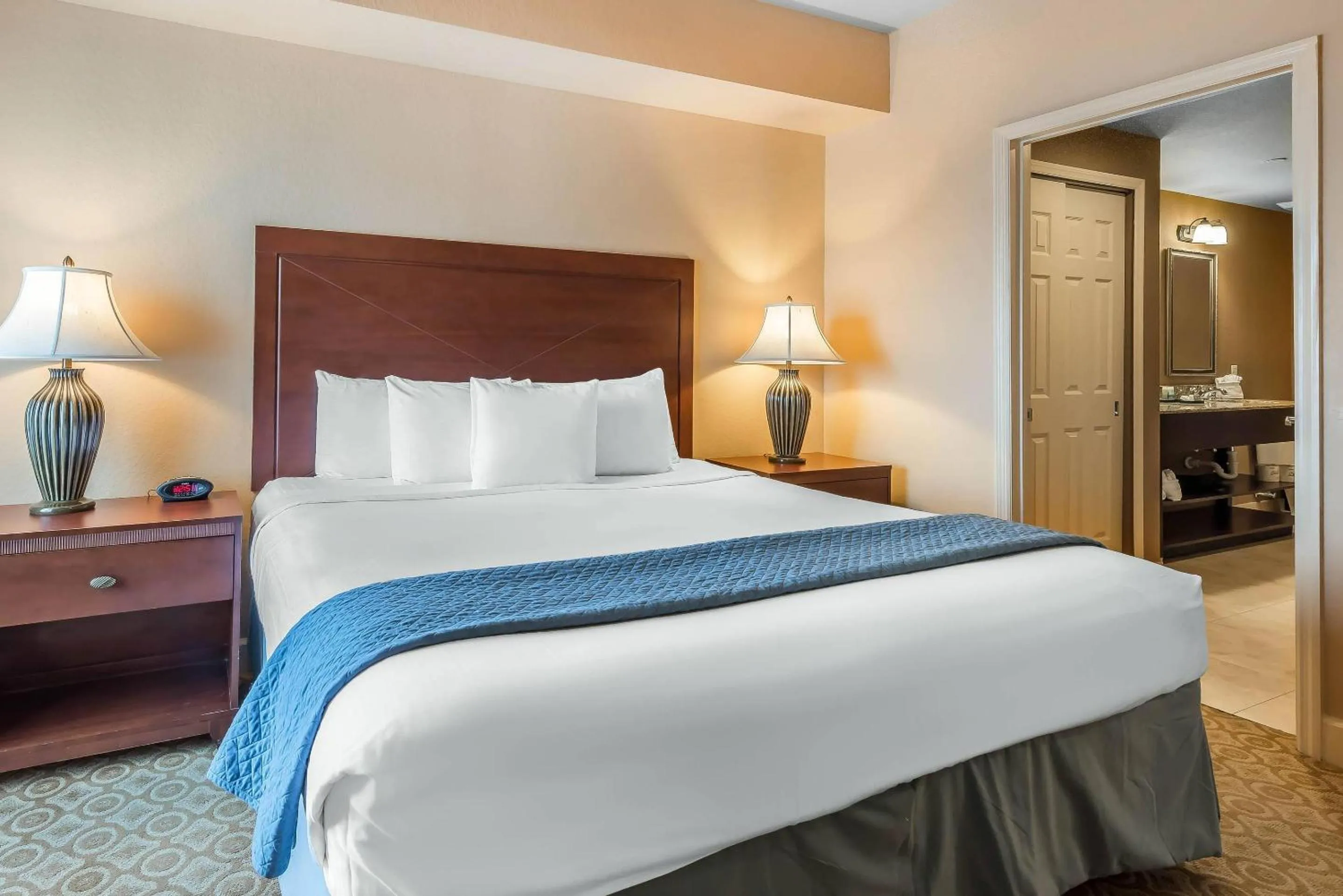 Bedroom, Bed in Bluegreen Vacations Fountains, an Ascend Collection Resort