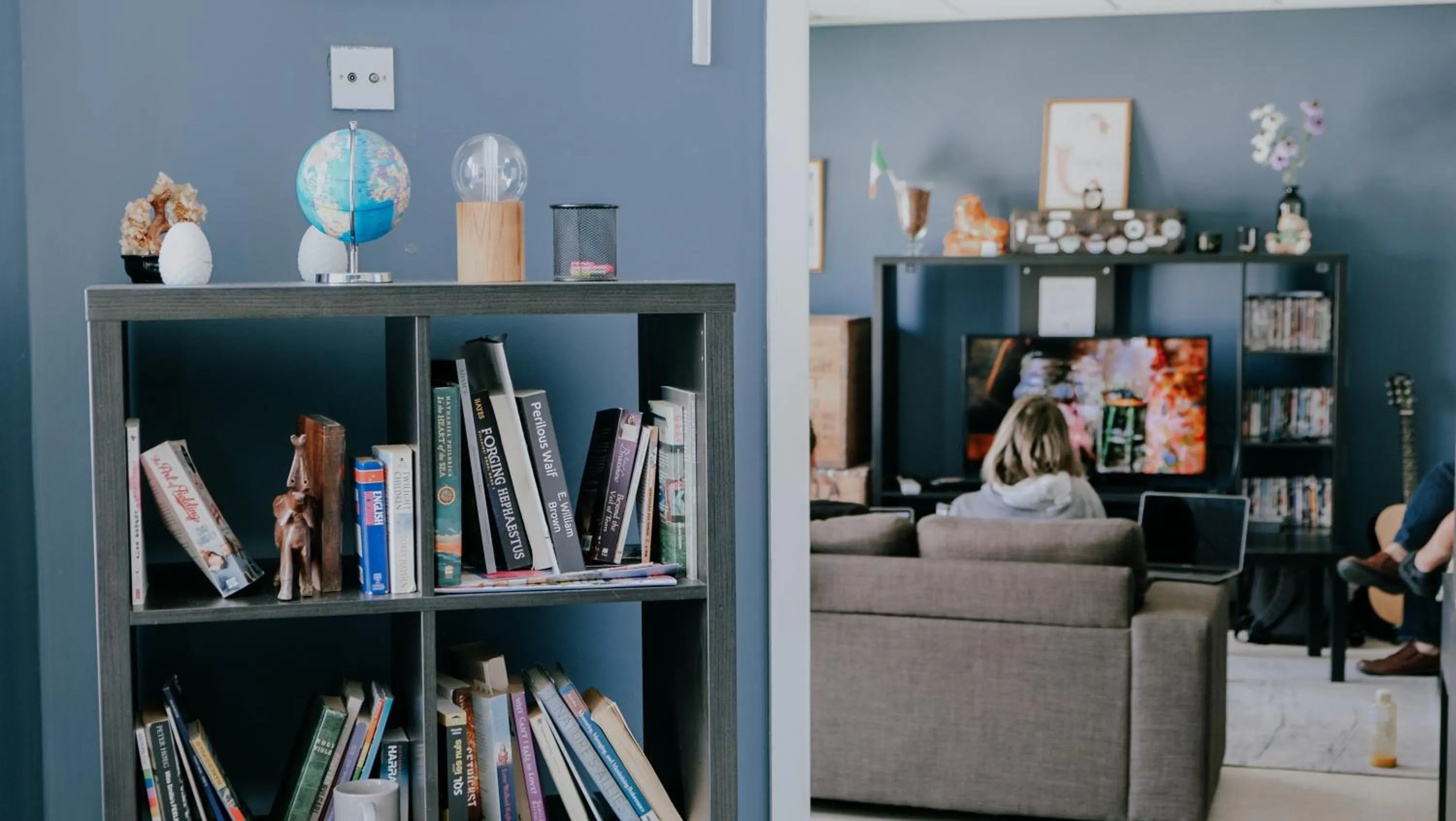 Communal lounge/ TV room in Garden Lane Backpackers