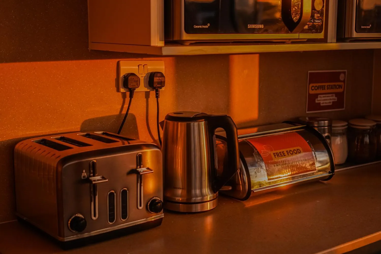 Communal kitchen in Garden Lane Backpackers