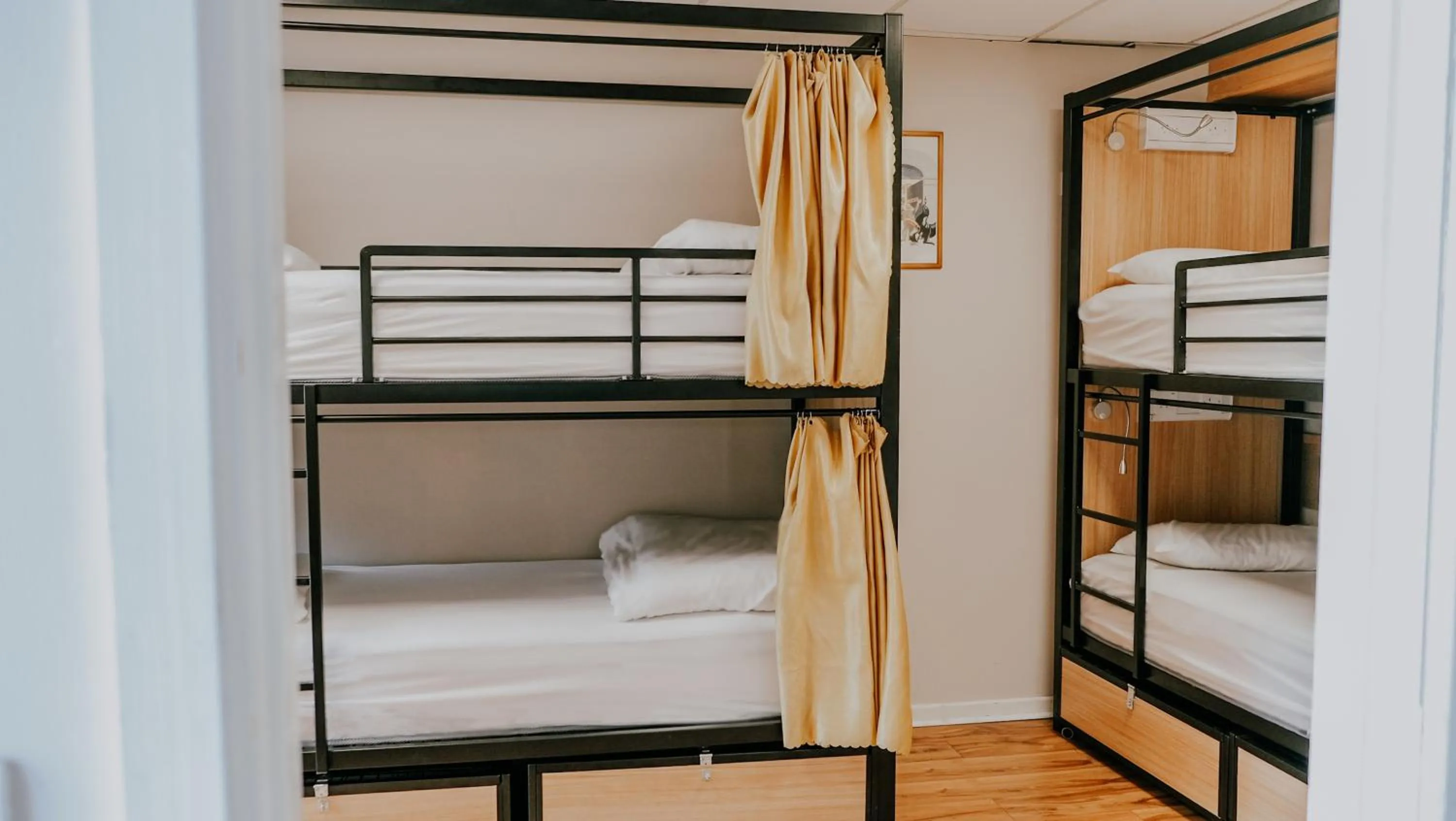 Bedroom, Bed in Garden Lane Backpackers