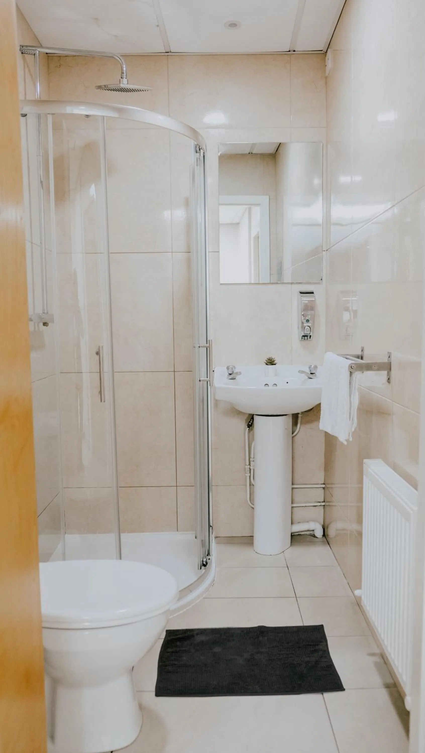 Toilet in Garden Lane Backpackers