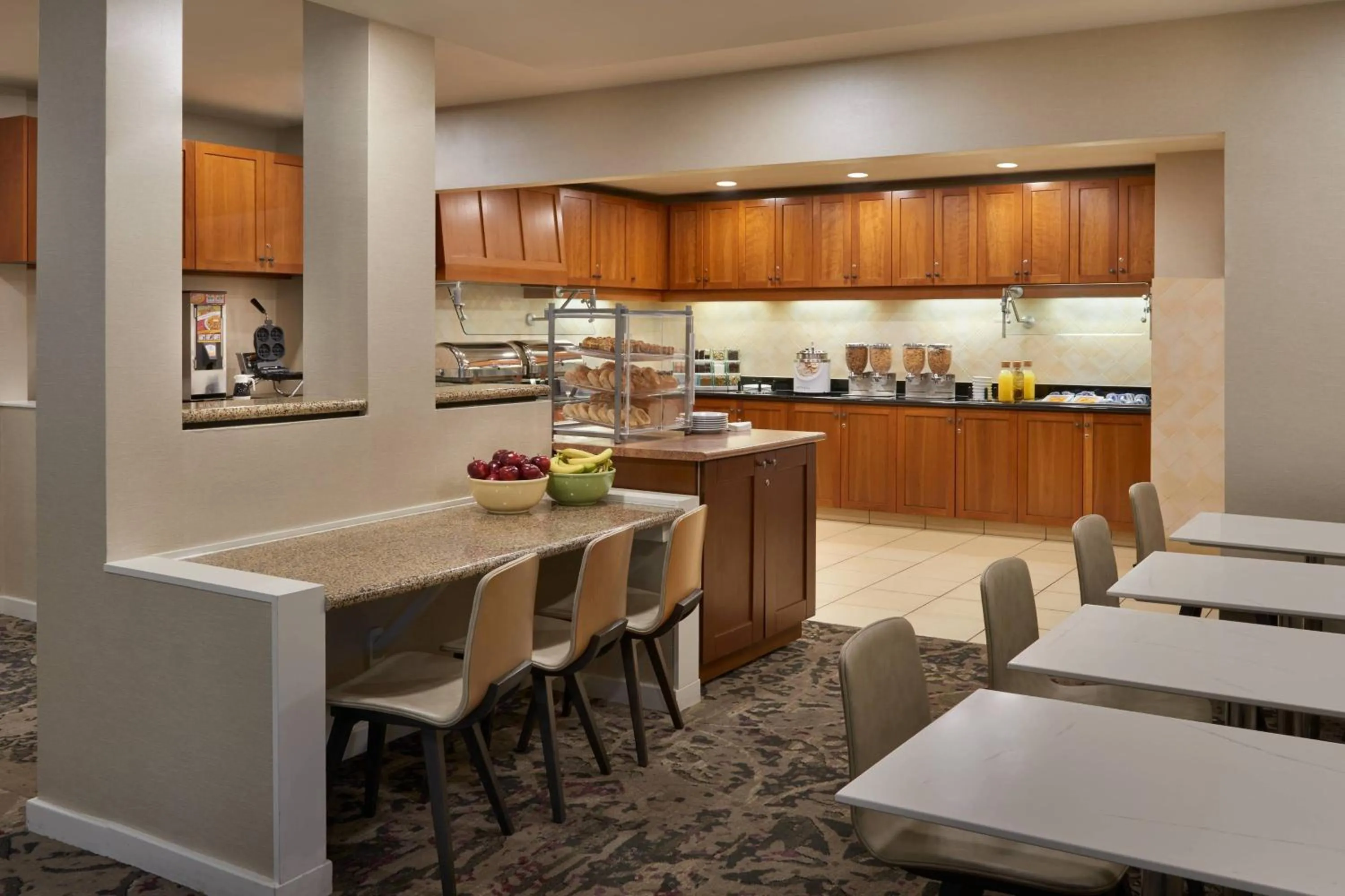 Breakfast in Residence Inn by Marriott Gravenhurst Muskoka Wharf