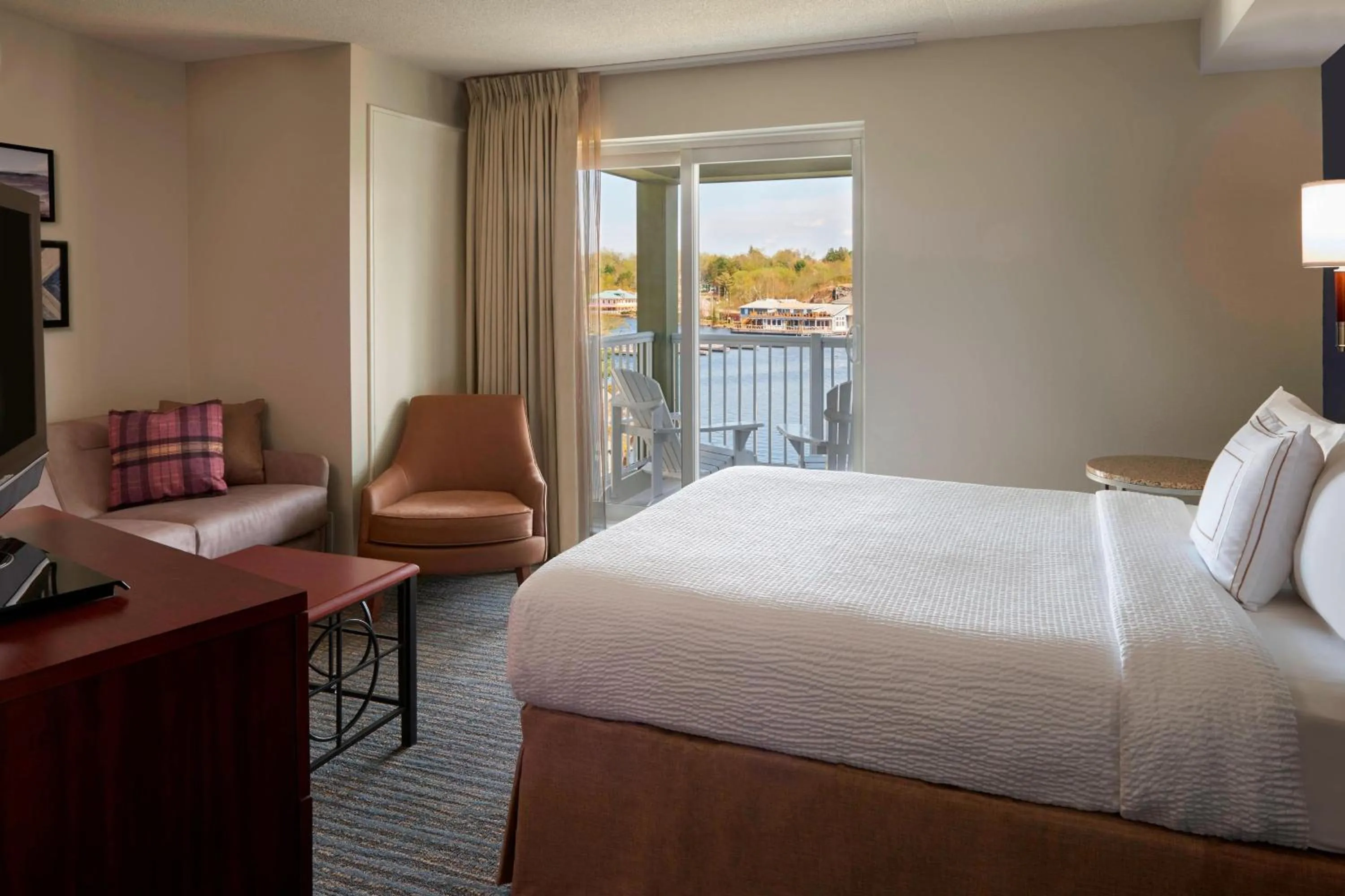 Bedroom, Bed in Residence Inn by Marriott Gravenhurst Muskoka Wharf