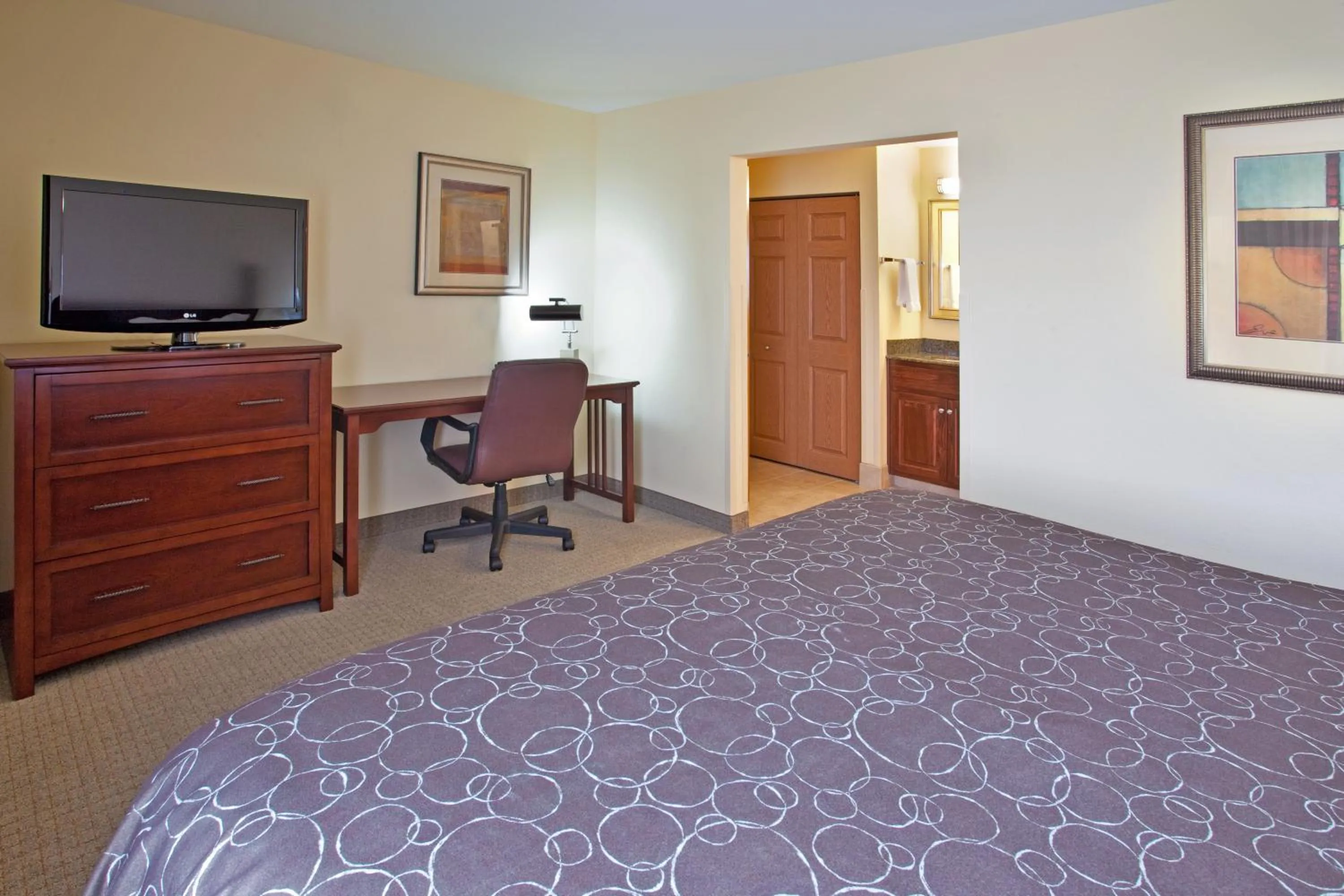 Photo of the whole room in Staybridge Suites Elkhart North by IHG