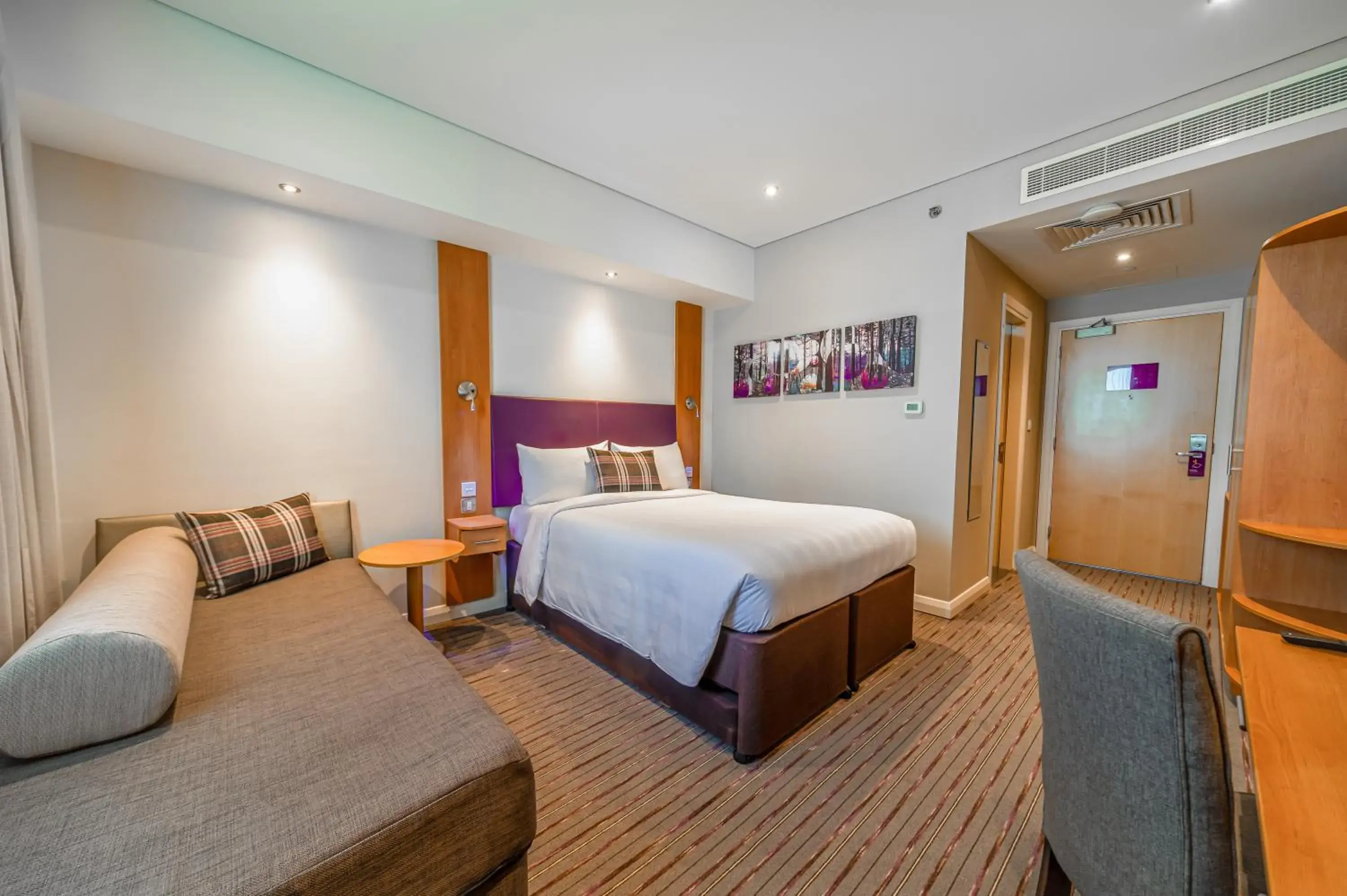Double Room - Smoking - Free Shuttle to Metro 4x Daily in Premier Inn Dubai Silicon Oasis Double Room - Smoking - Free Shuttle to Metro 4x Daily in Premier Inn Dubai Silicon Oasis