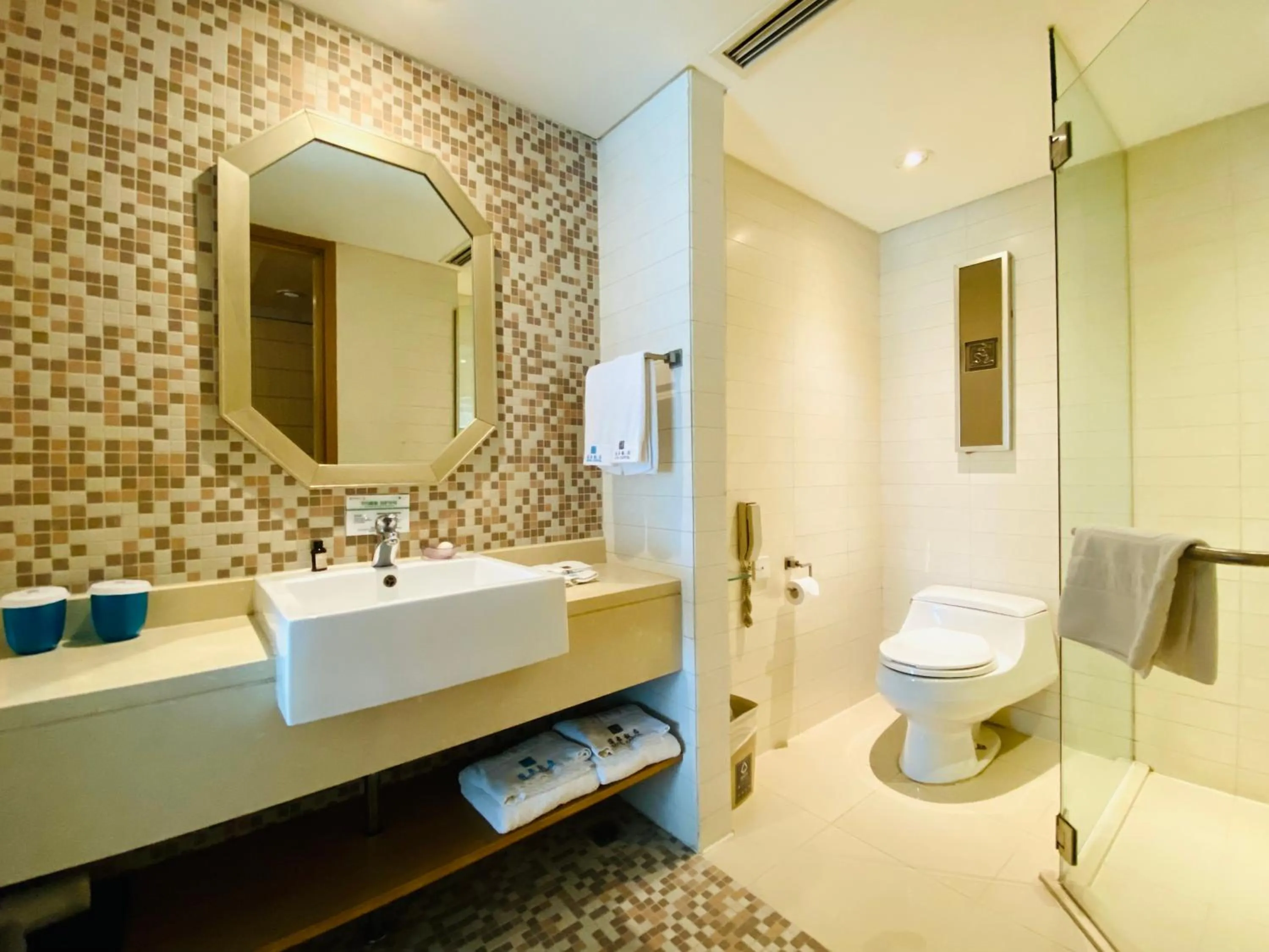 Guests, Bathroom in Gotel Capital