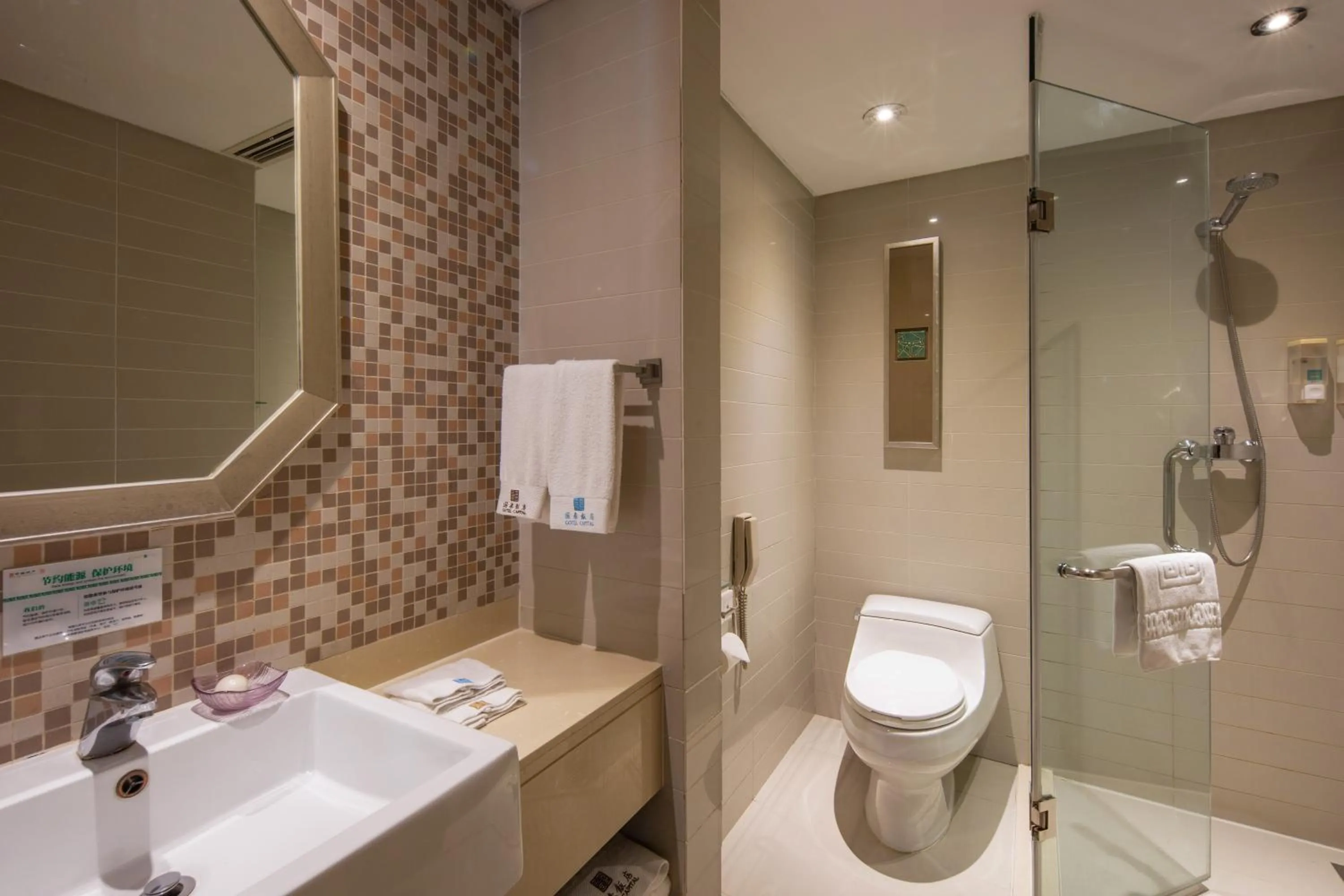 Bathroom in Gotel Capital