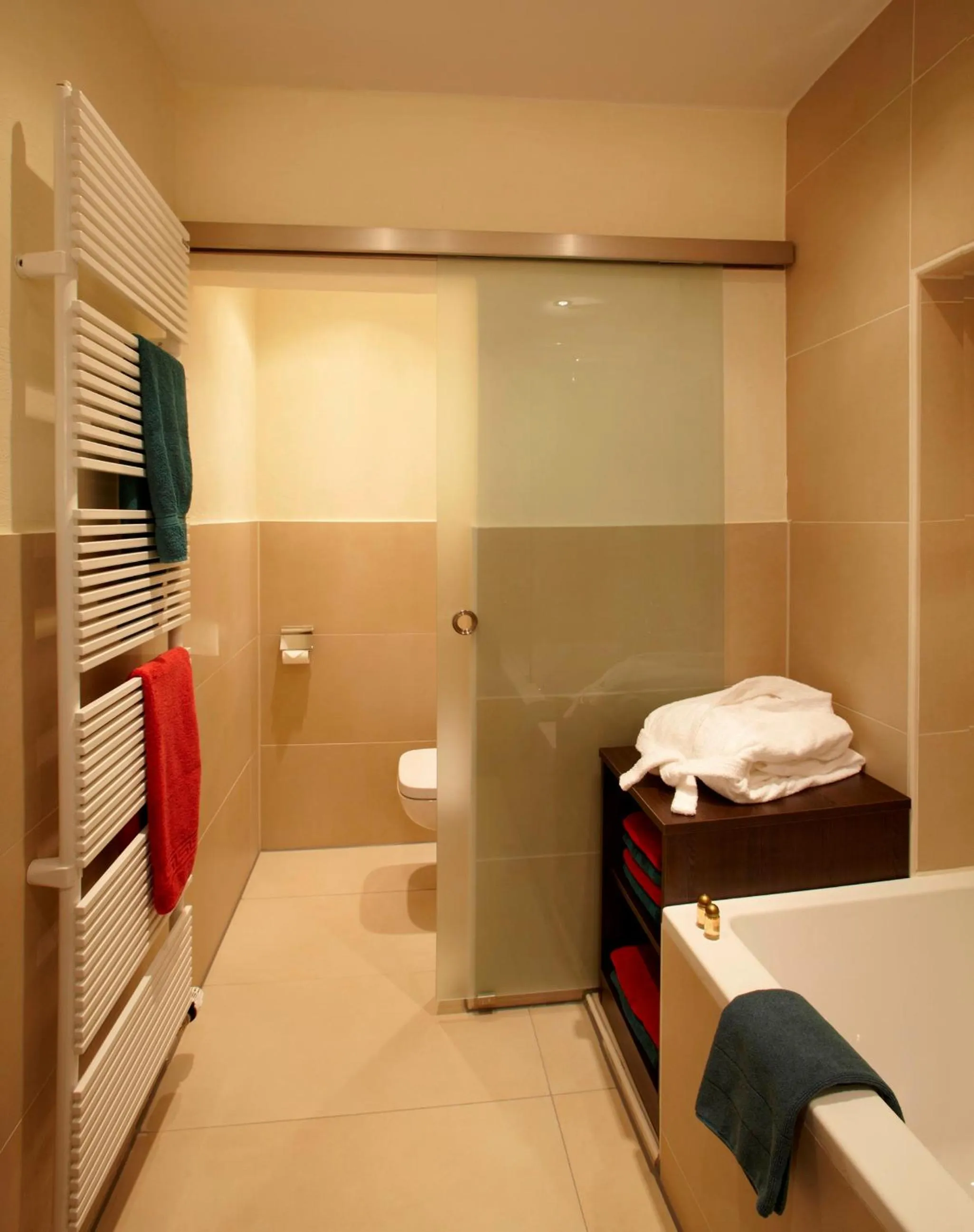 Toilet, Bed in Hotel Gasthof Zur Post