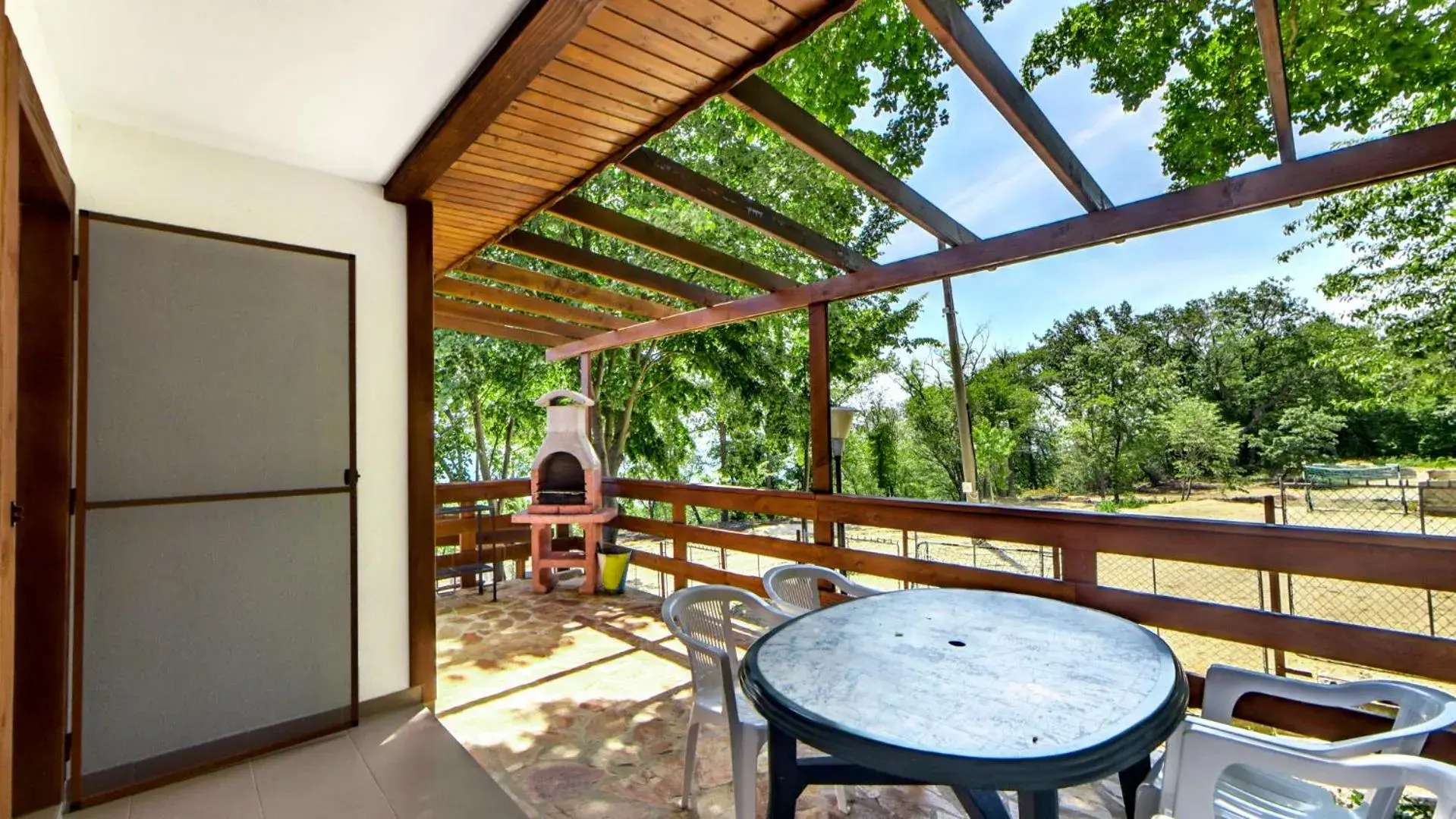 Two-Bedroom Townhouse in Complex Fichoza Two-Bedroom Townhouse in Complex Fichoza