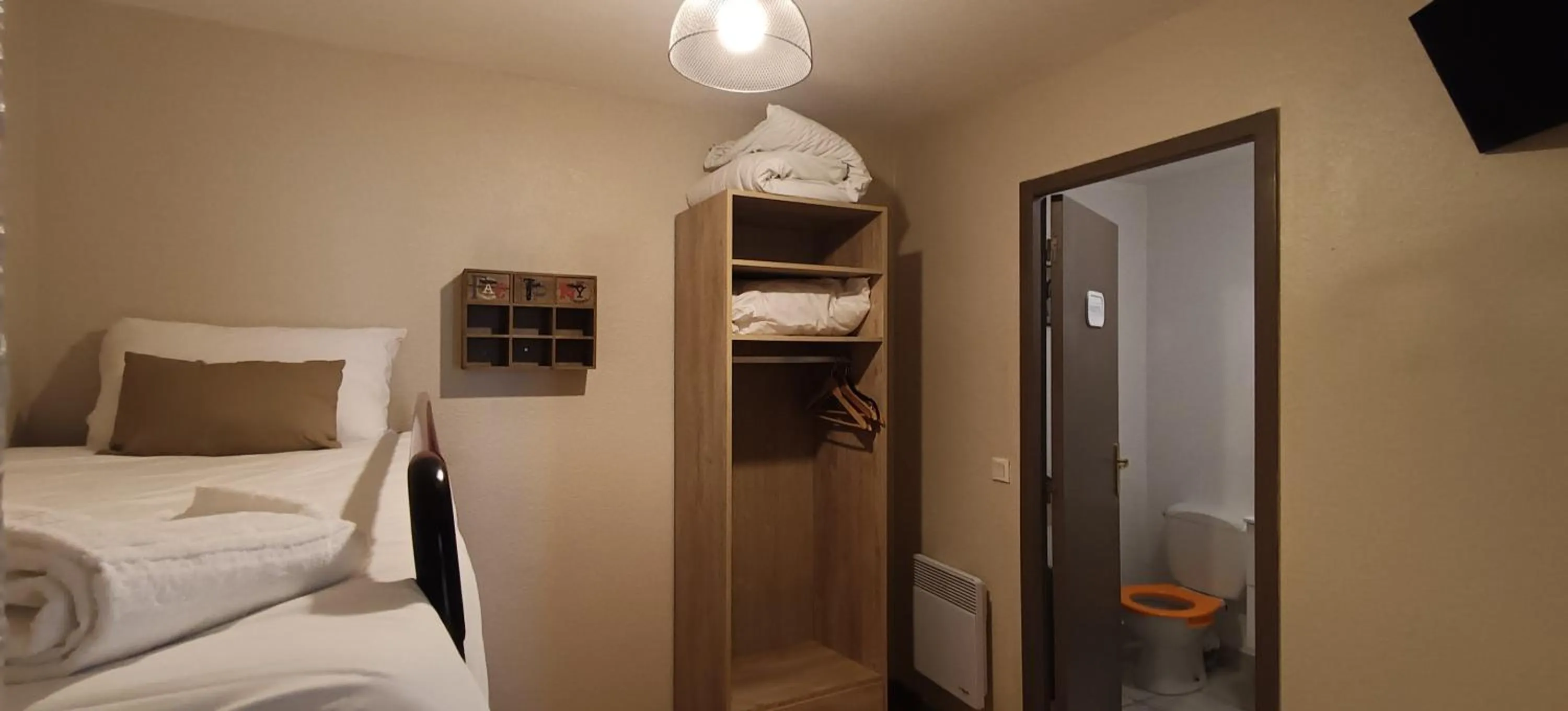 Bed in Hôtel Le P'tit Monde