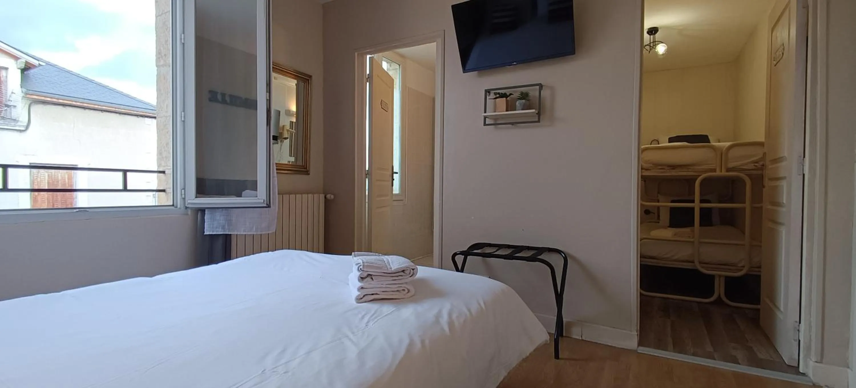 Bed in Hôtel Le P'tit Monde