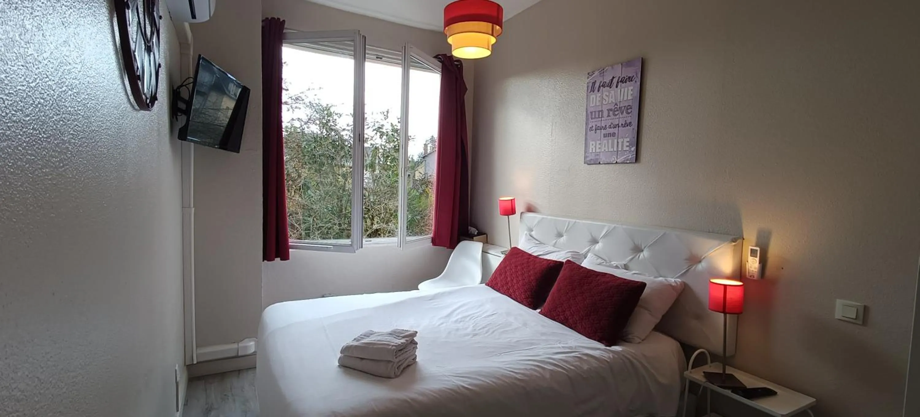 Bed in Hôtel Le P'tit Monde