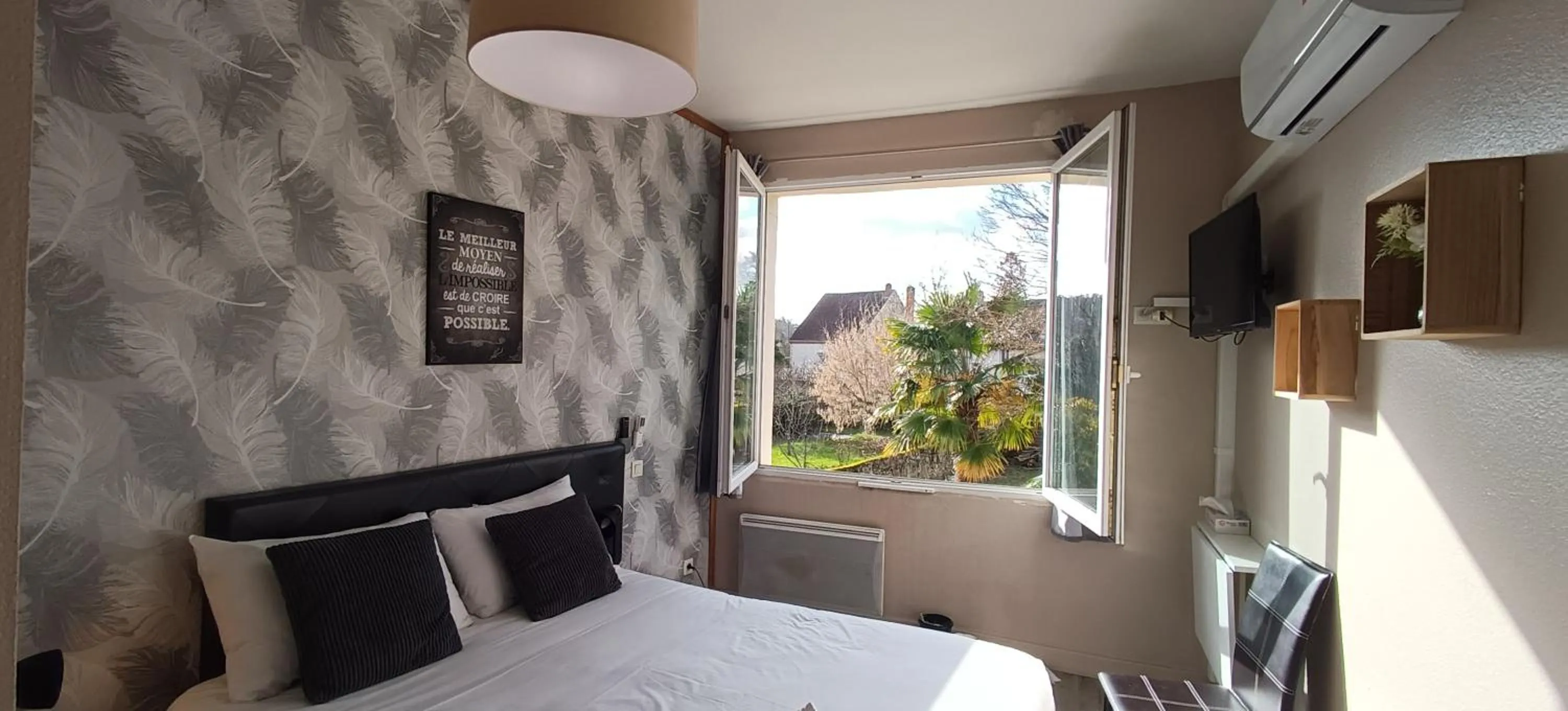 Bed in Hôtel Le P'tit Monde