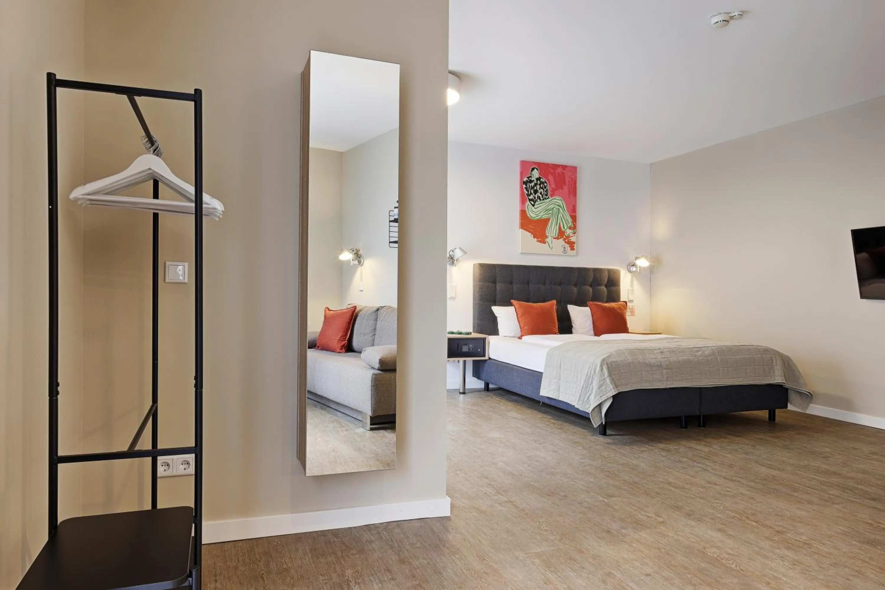 Photo of the whole room, Bed in Hotel Zur Stadt Mainz in Würzburger Innenstadt