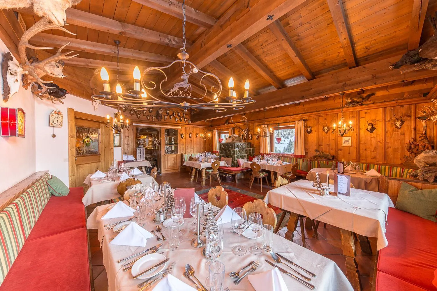 Dining area in Hotel Karl Schranz