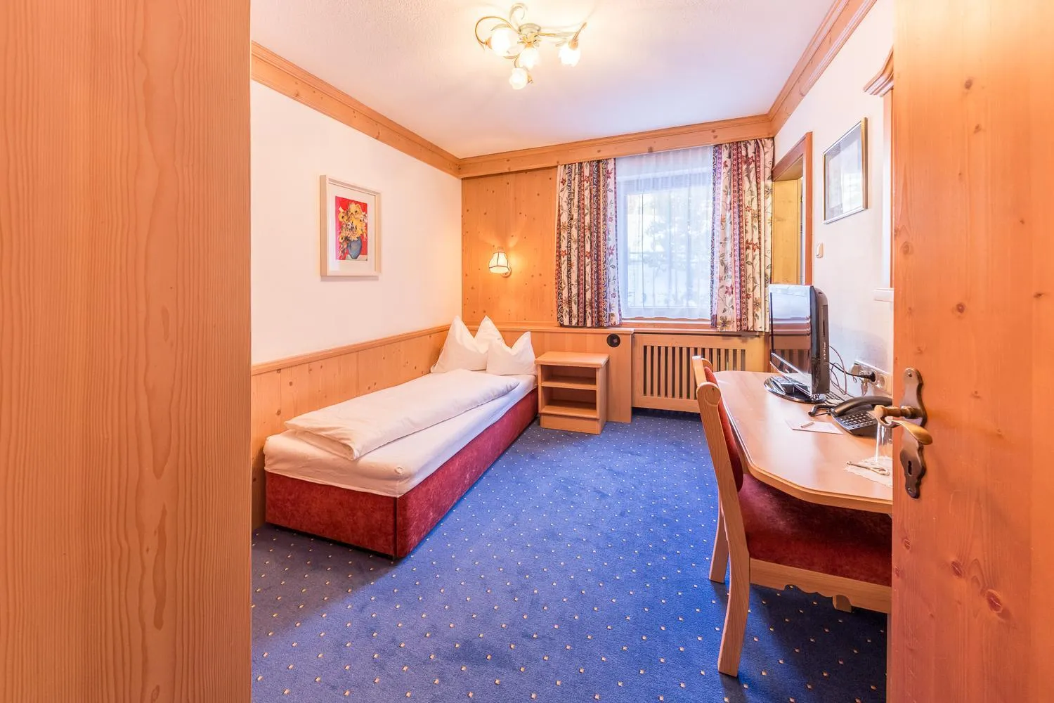 Photo of the whole room, Bed in Hotel Karl Schranz