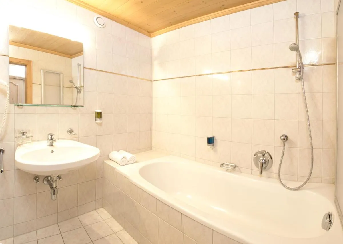 Bathroom in Hotel Karl Schranz