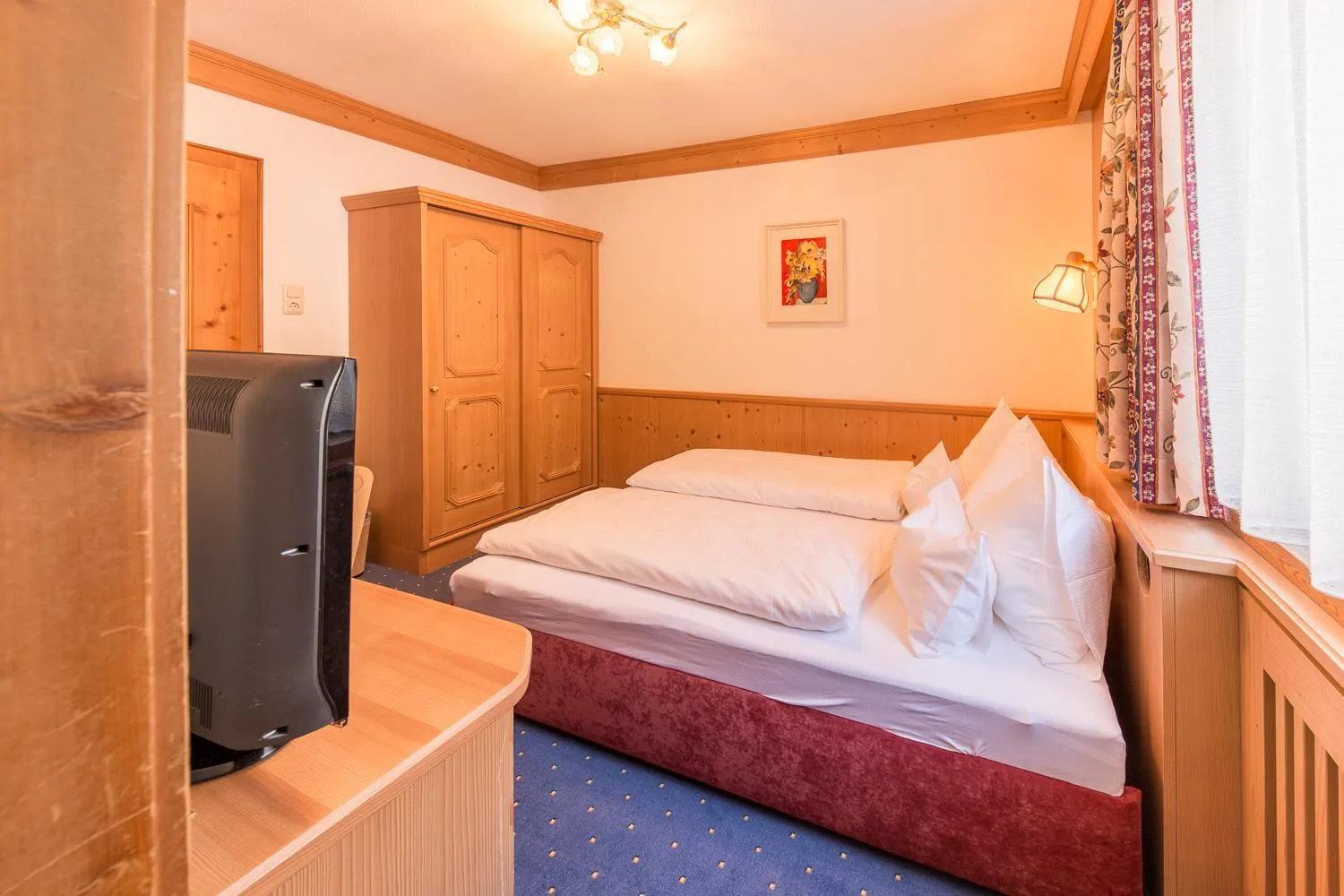 Photo of the whole room, Bed in Hotel Karl Schranz