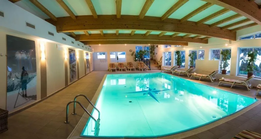 Swimming pool in Hotel Karl Schranz