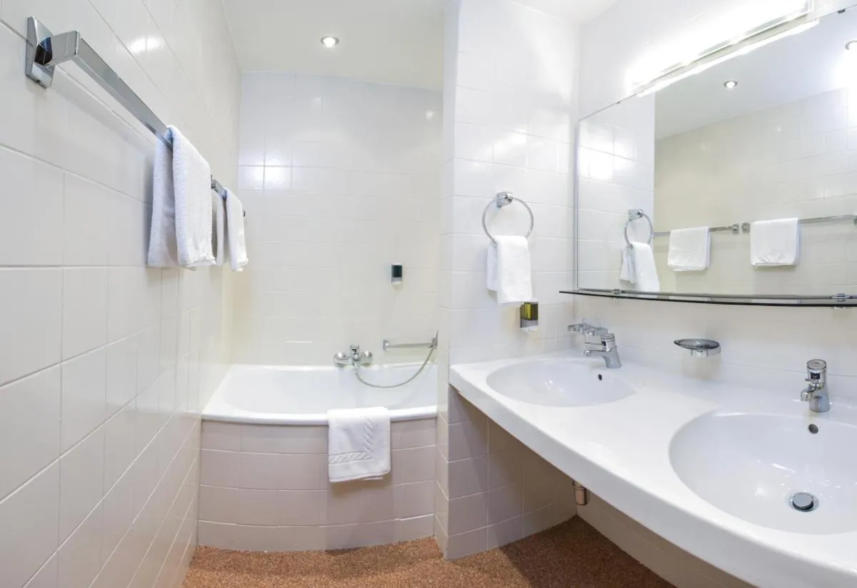 Bathroom in Hotel Karl Schranz