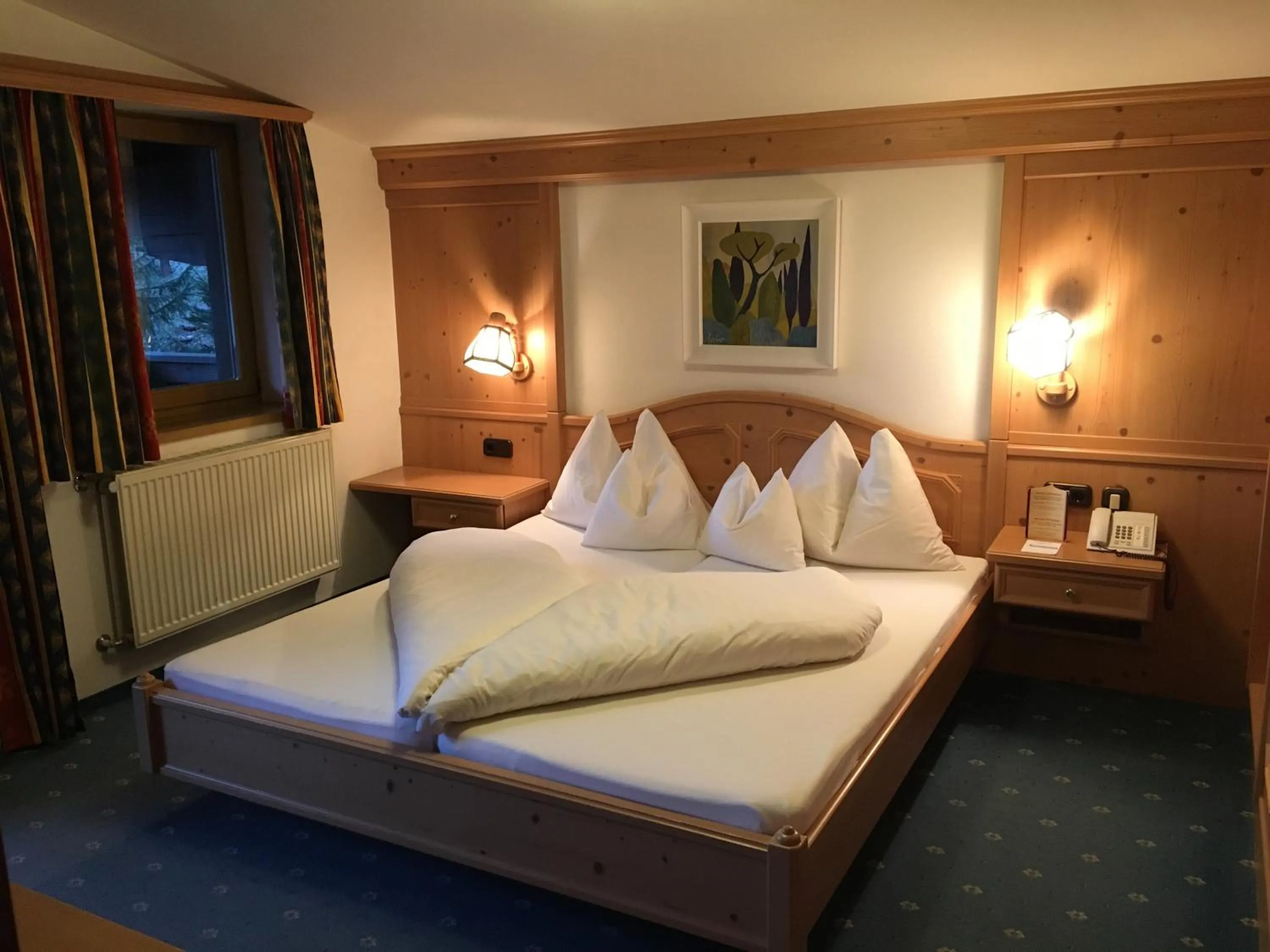Bedroom, Bed in Hotel Karl Schranz