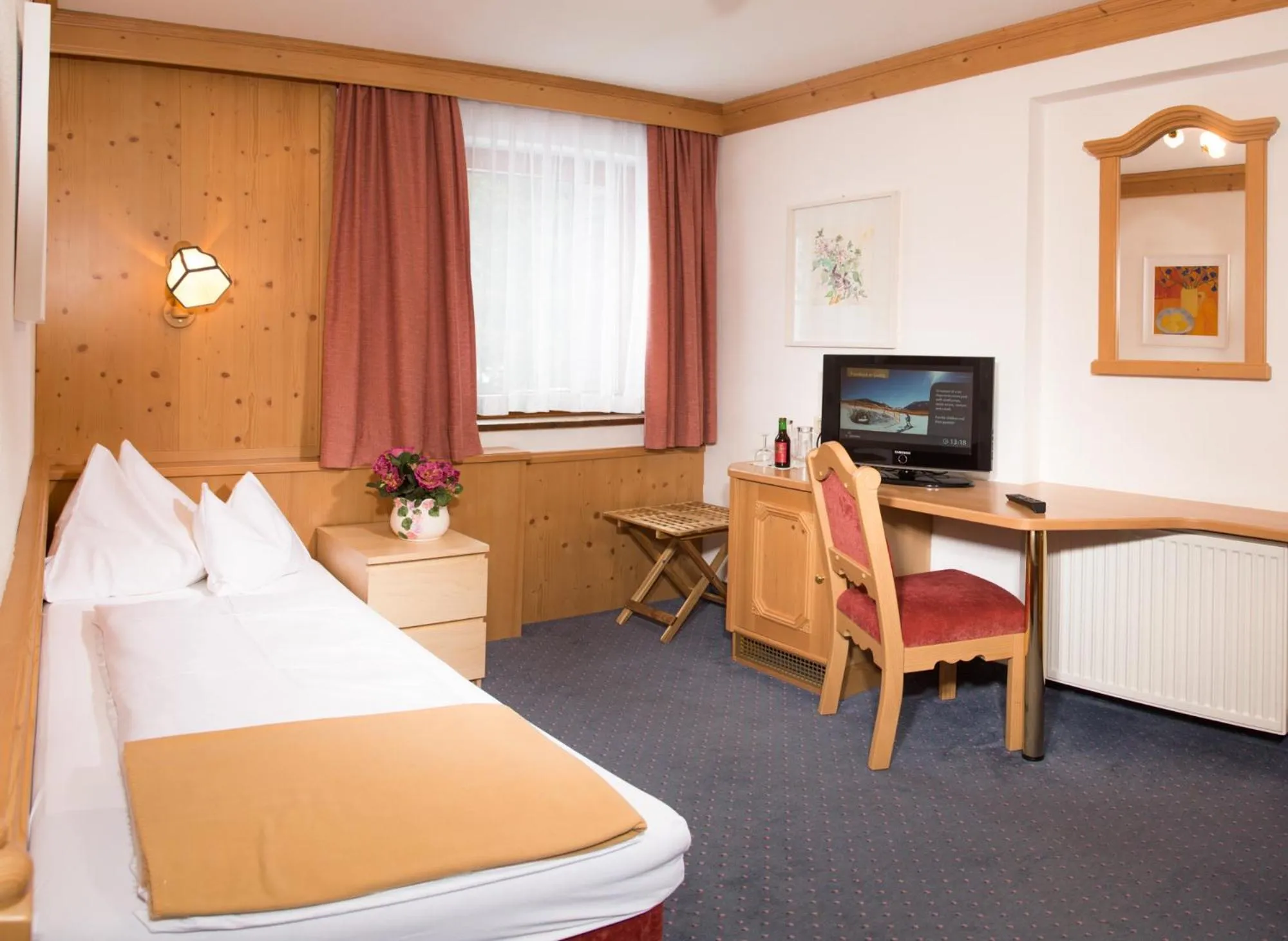 Photo of the whole room, Bed in Hotel Karl Schranz