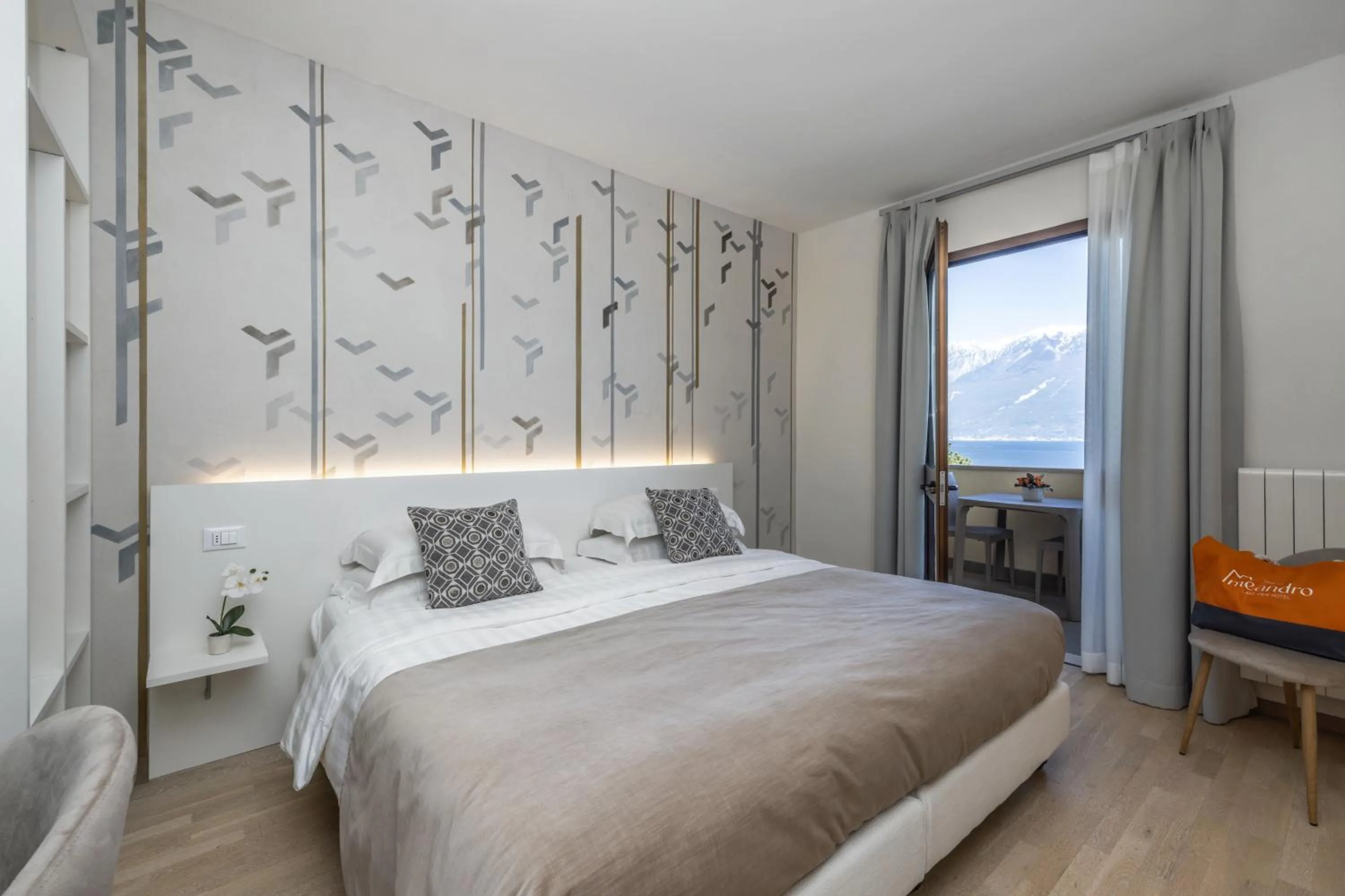 Bed in Hotel Meandro - Lake View