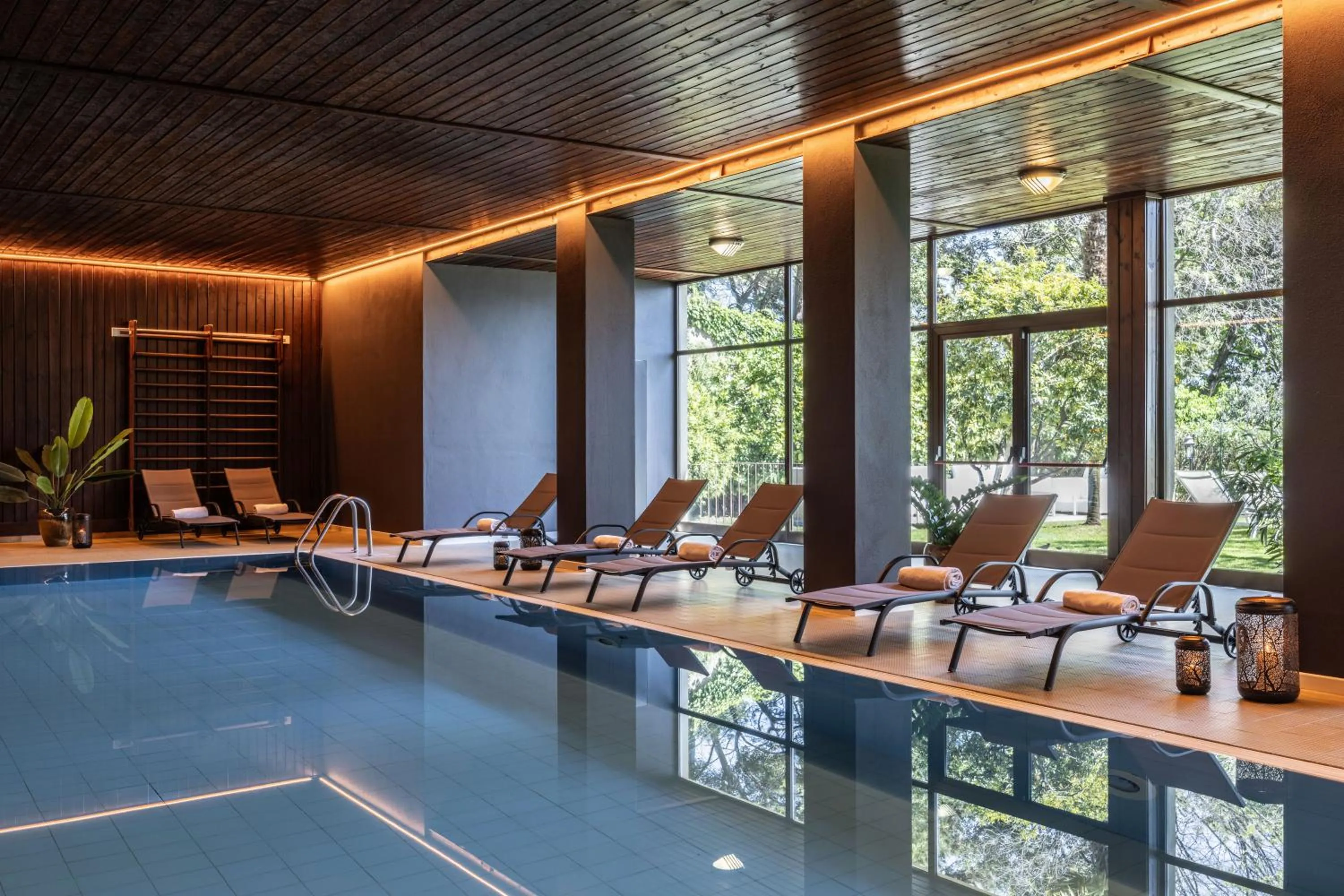 Swimming pool in Hotel Meandro - Lake View