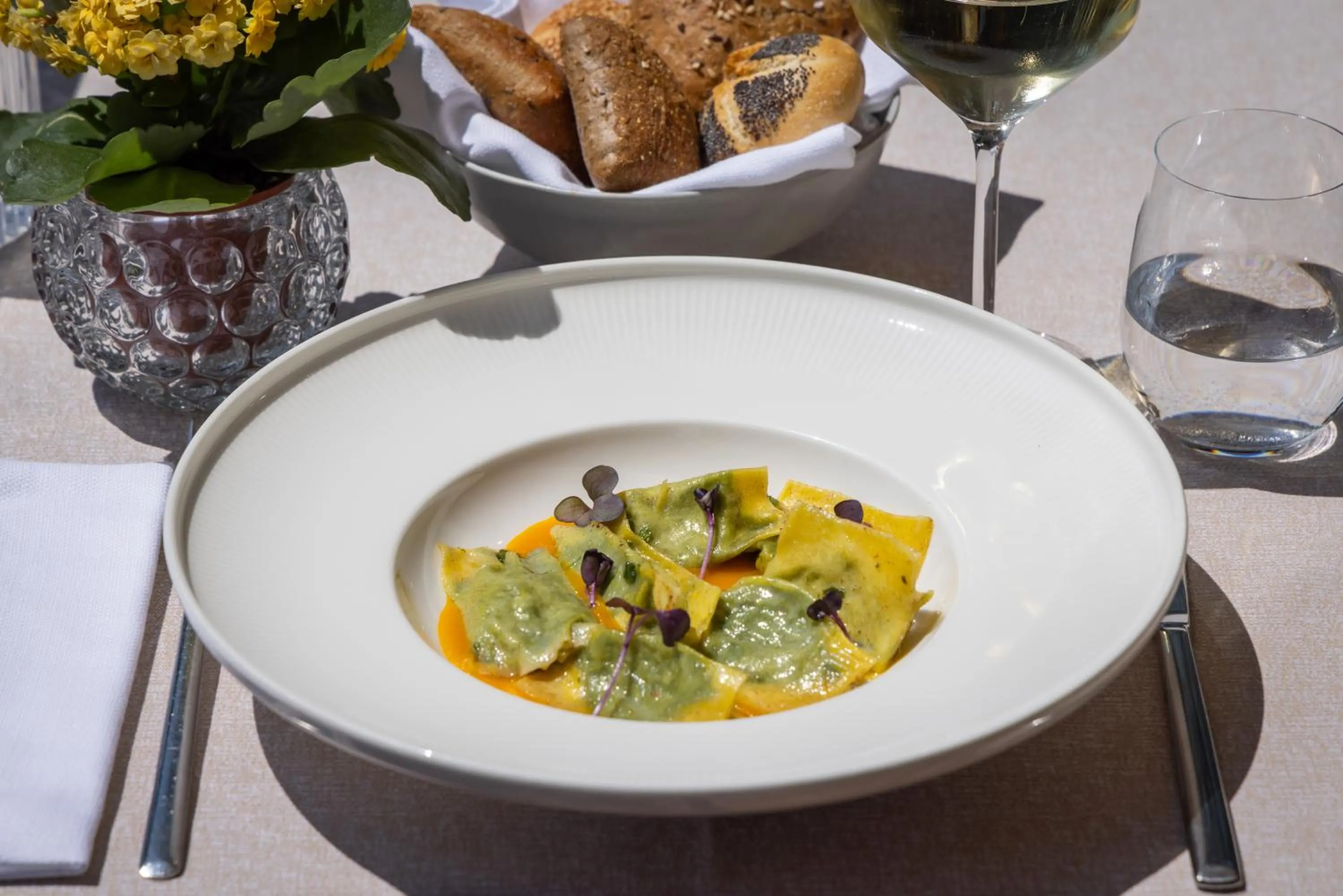 Restaurant/places to eat in Hotel Meandro - Lake View