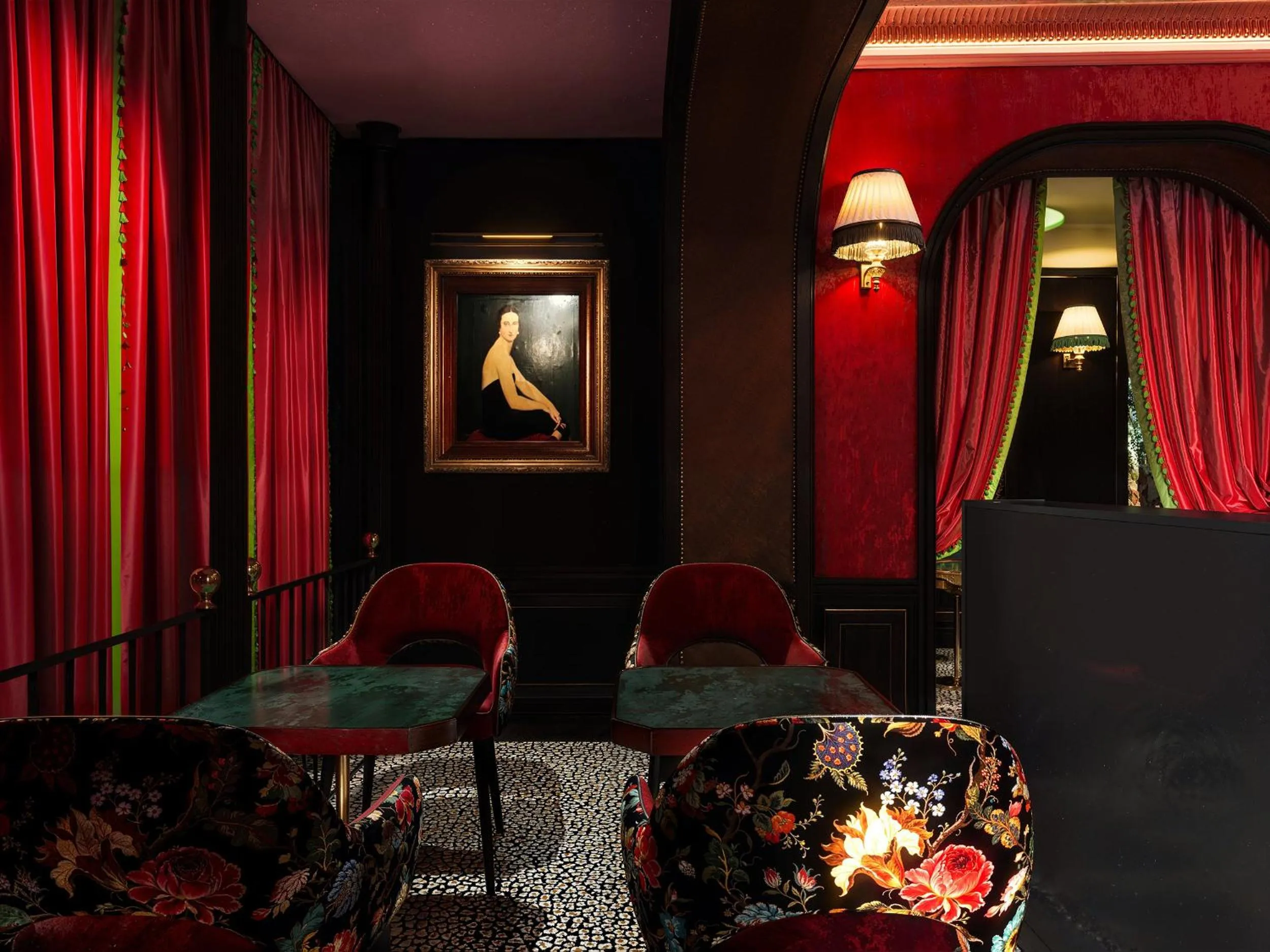 Lounge or bar in Grand Tonic hôtel & SPA Paris