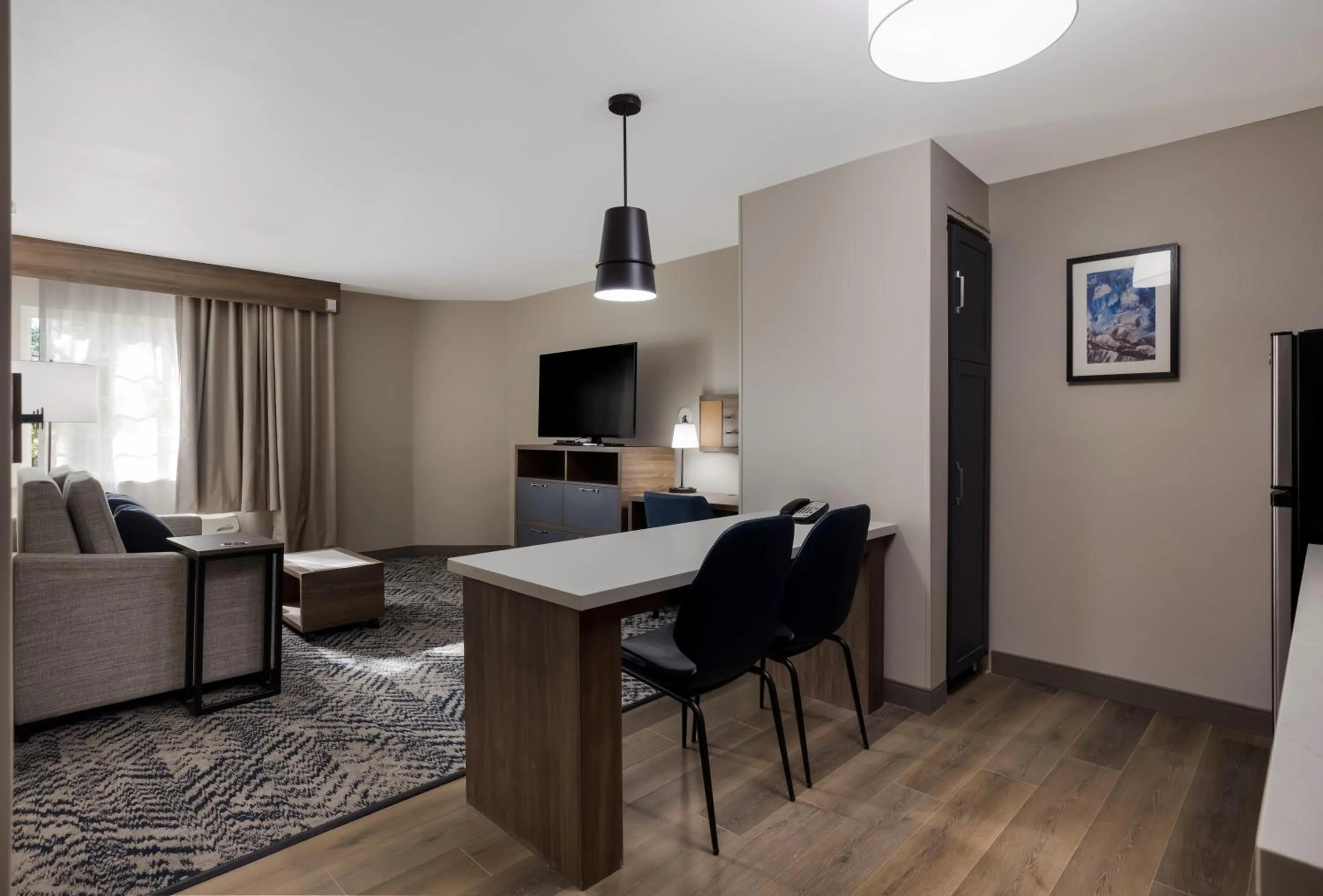 TV and multimedia in Candlewood Suites Lafayette - River Ranch by IHG